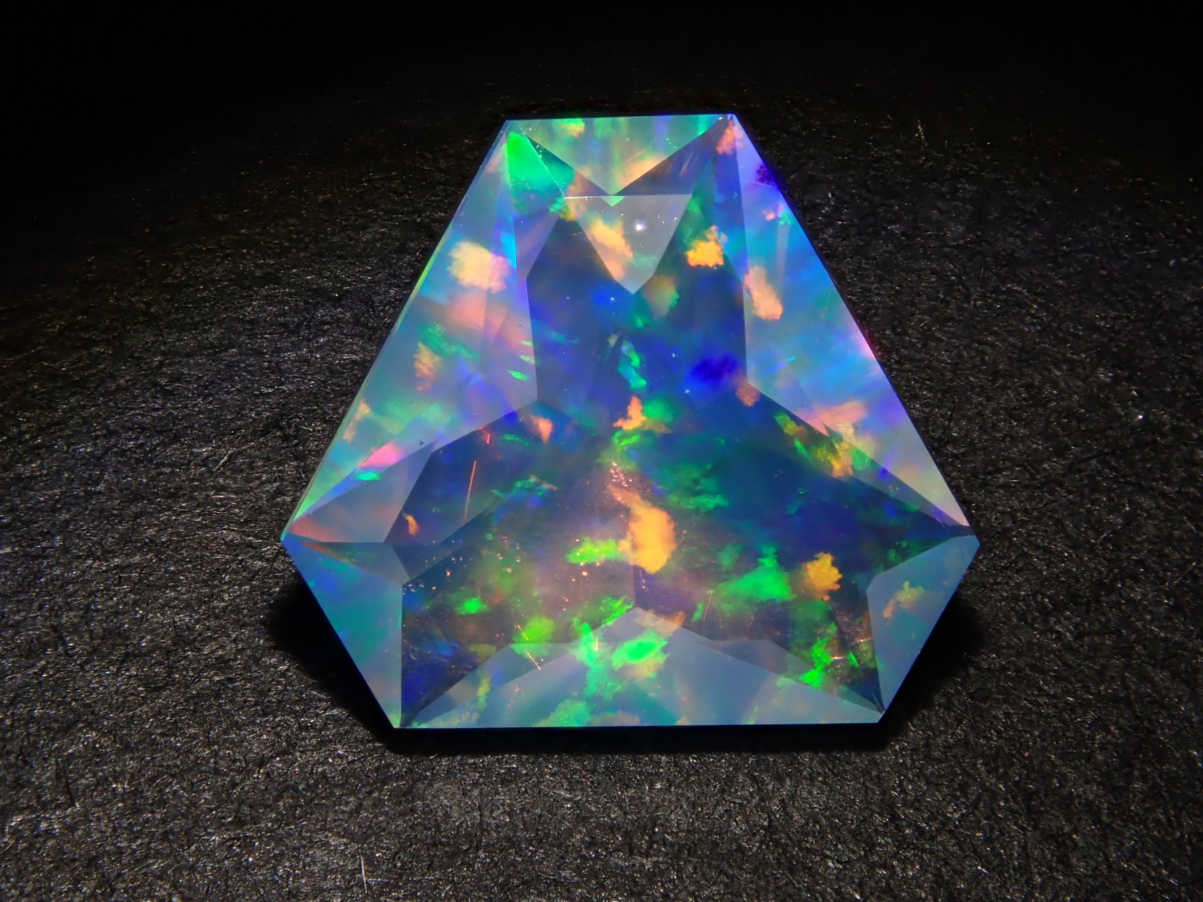 【12/12 22時販売】合成オパール 0.856ctルース(合成ウォーターオパール)