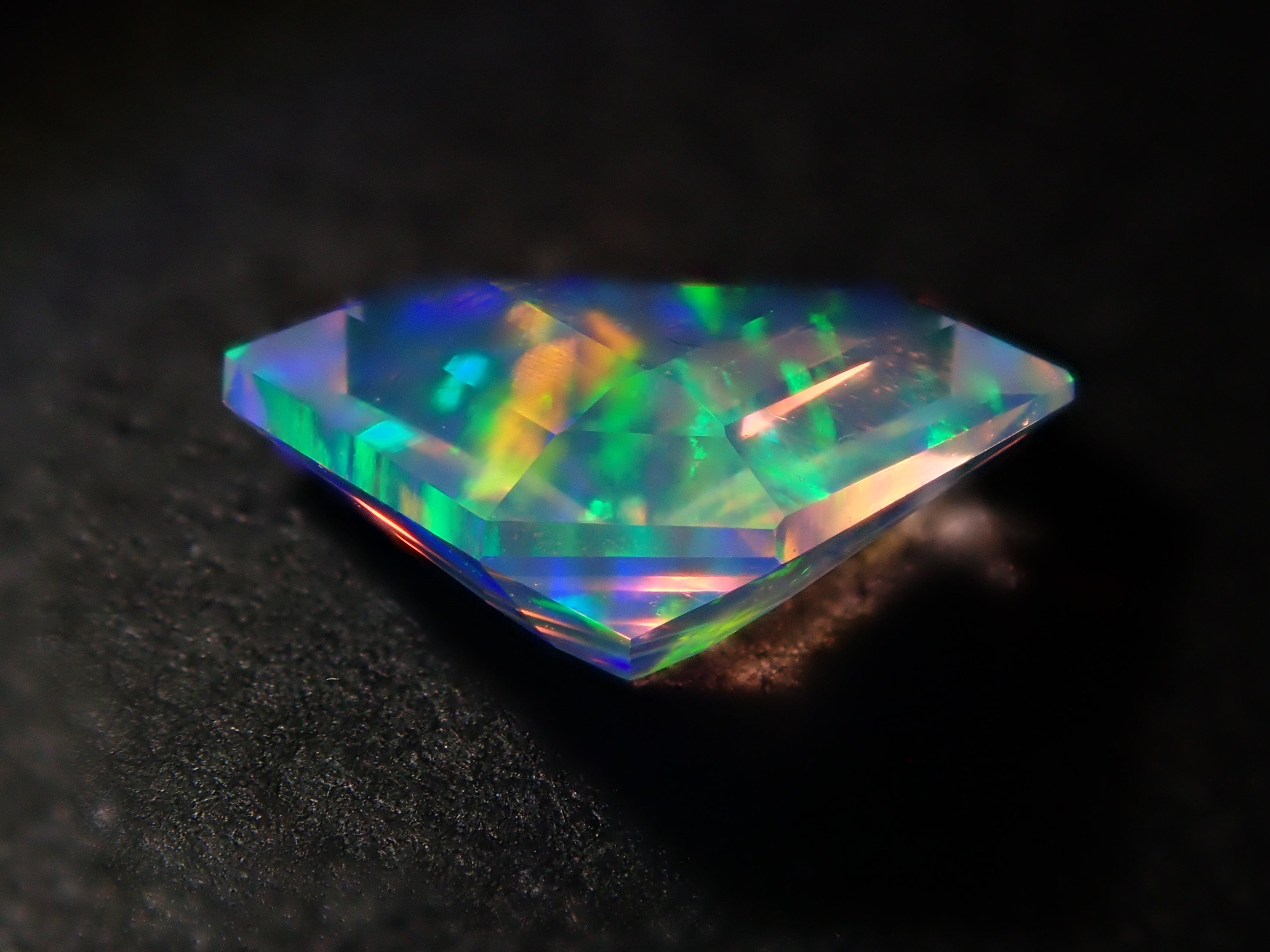 【12/12 22時販売】合成オパール 0.856ctルース(合成ウォーターオパール)