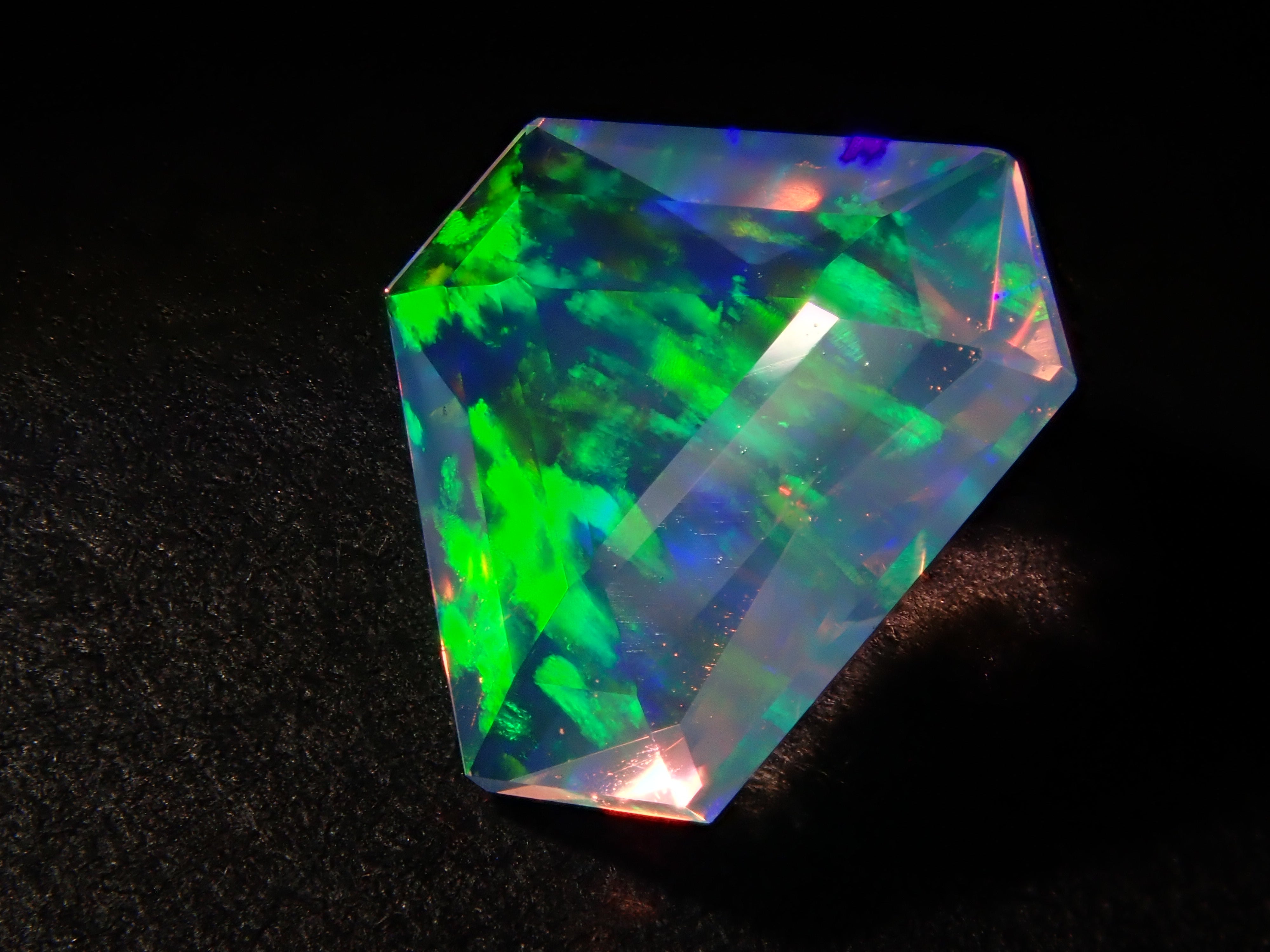 【12/12 22時販売】合成オパール 0.856ctルース(合成ウォーターオパール)