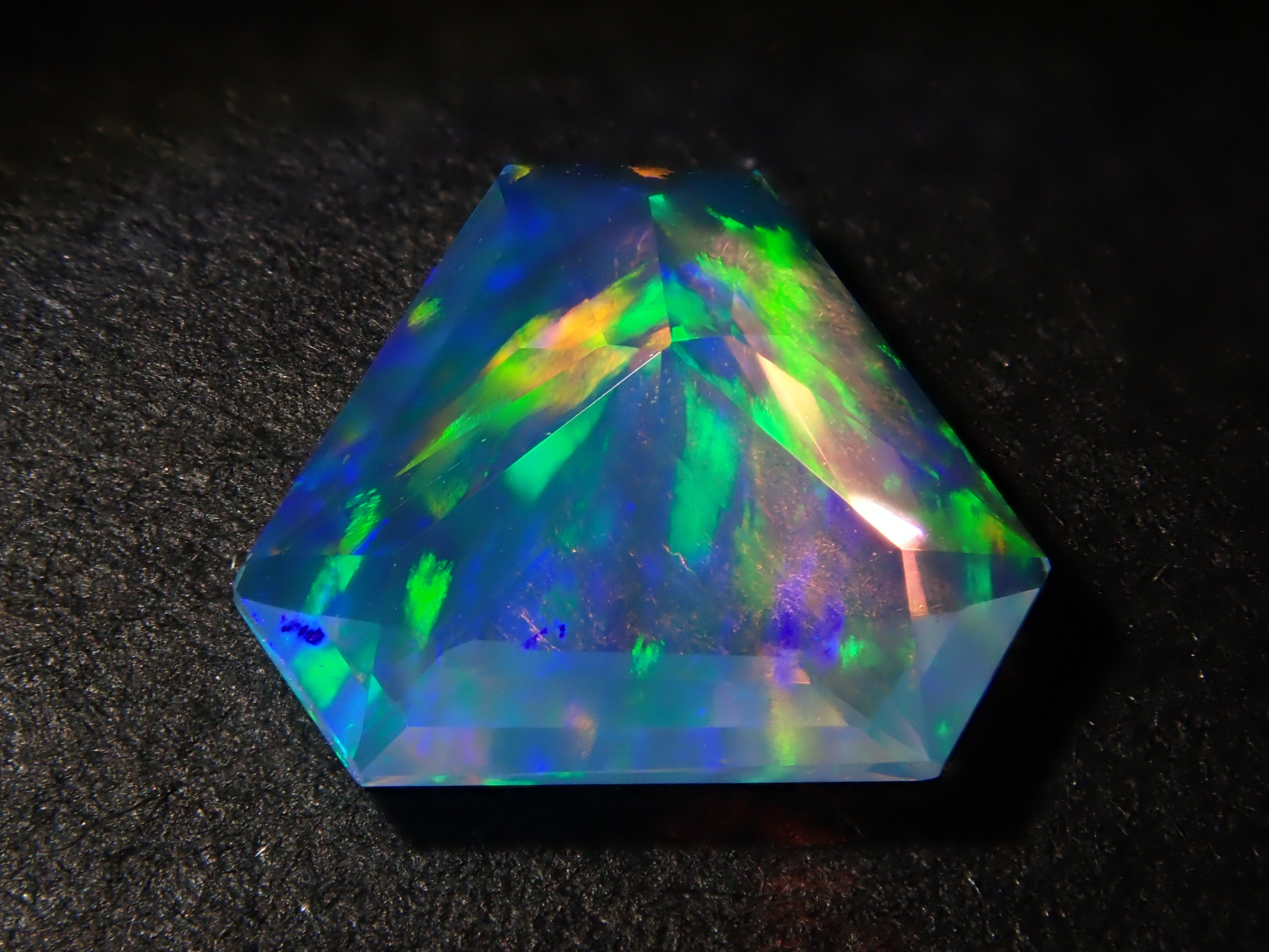 【12/12 22時販売】合成オパール 0.856ctルース(合成ウォーターオパール)