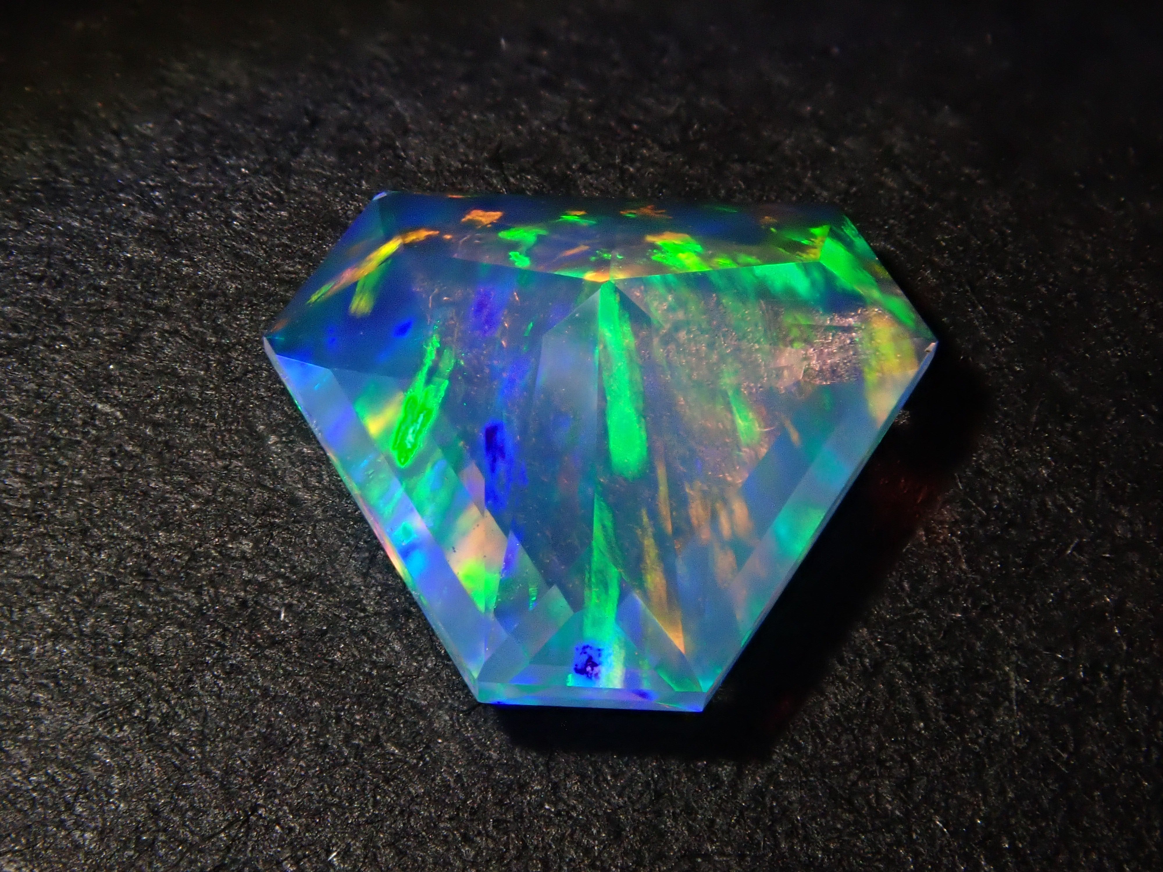 【12/12 22時販売】合成オパール 0.856ctルース(合成ウォーターオパール)