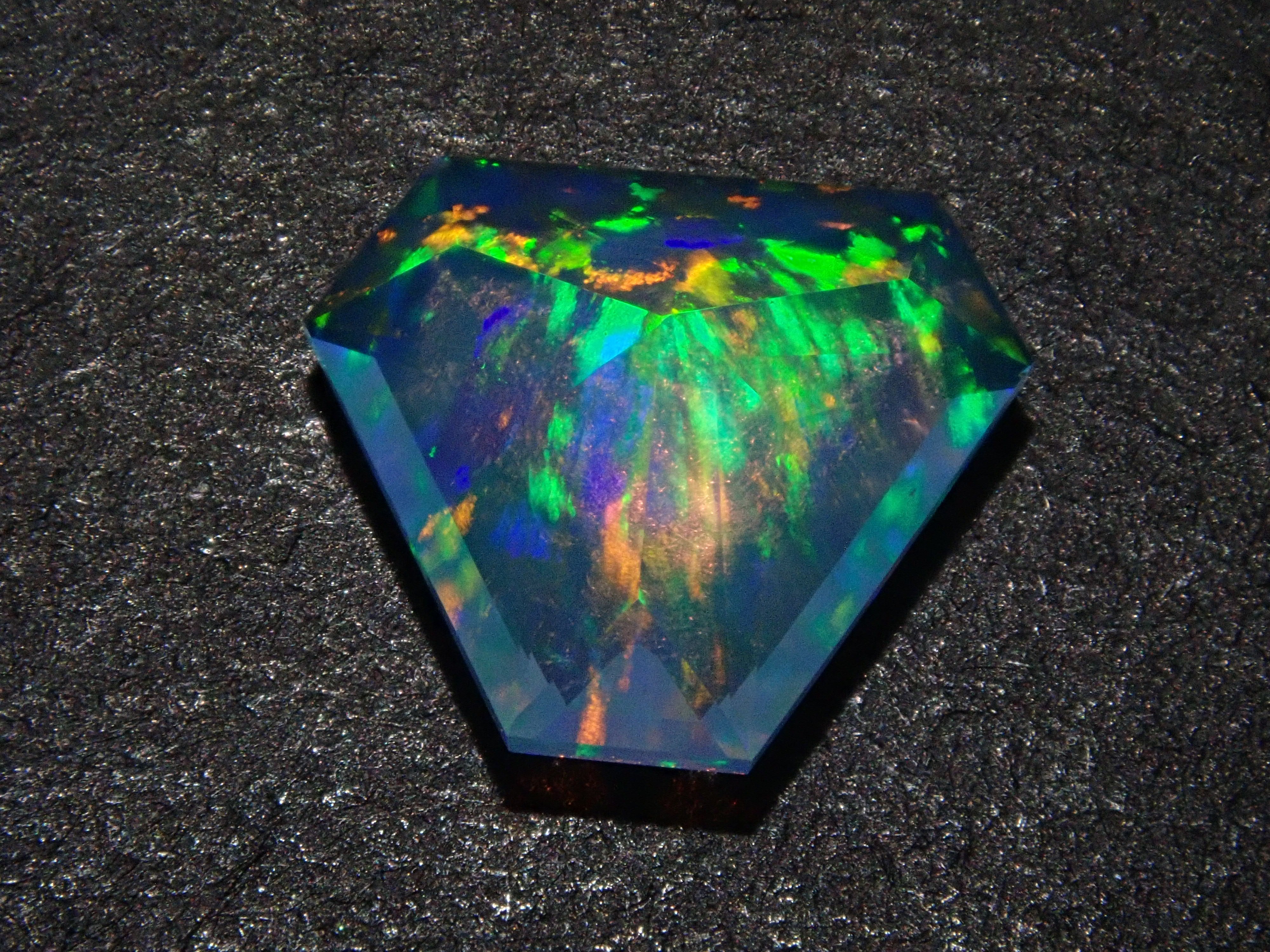 【12/12 22時販売】合成オパール 0.856ctルース(合成ウォーターオパール)