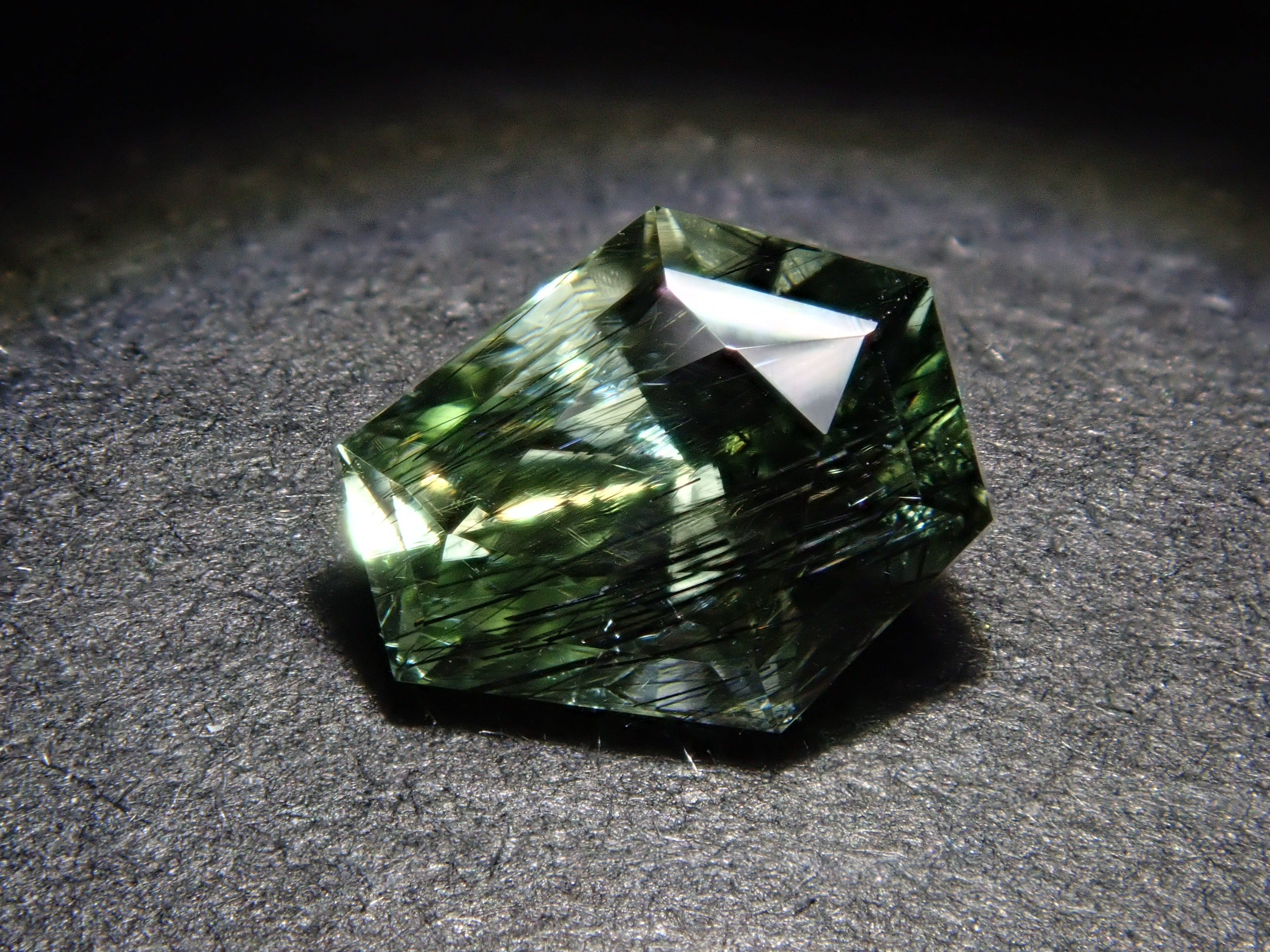 【12/10 22時販売】パキスタン産ルードヴィッヒアイトインペリドット 0.609ctルース