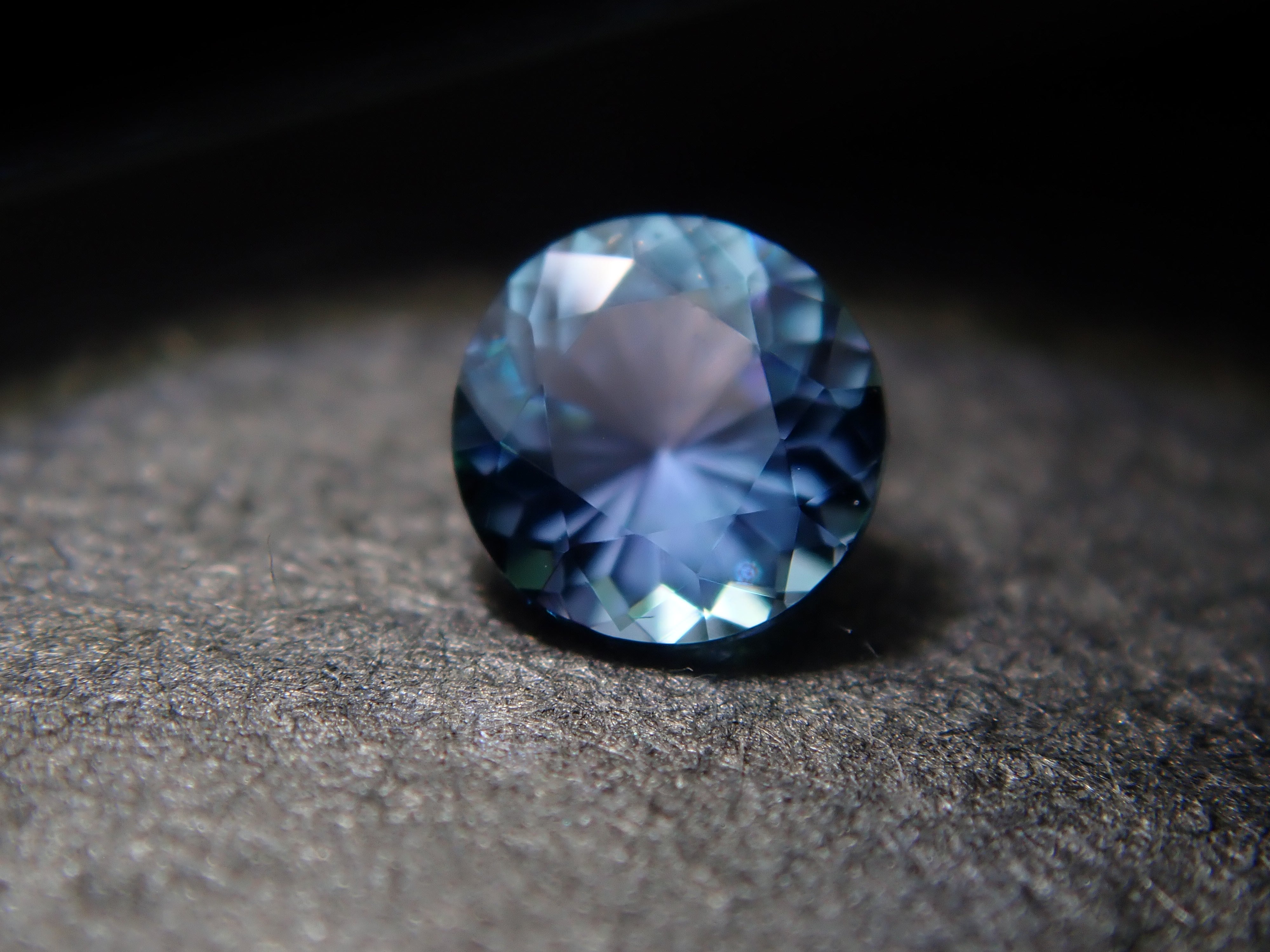 【12月12日 22:00 特價】坦尚尼亞角石 2.7毫米/0.075克拉 裸石