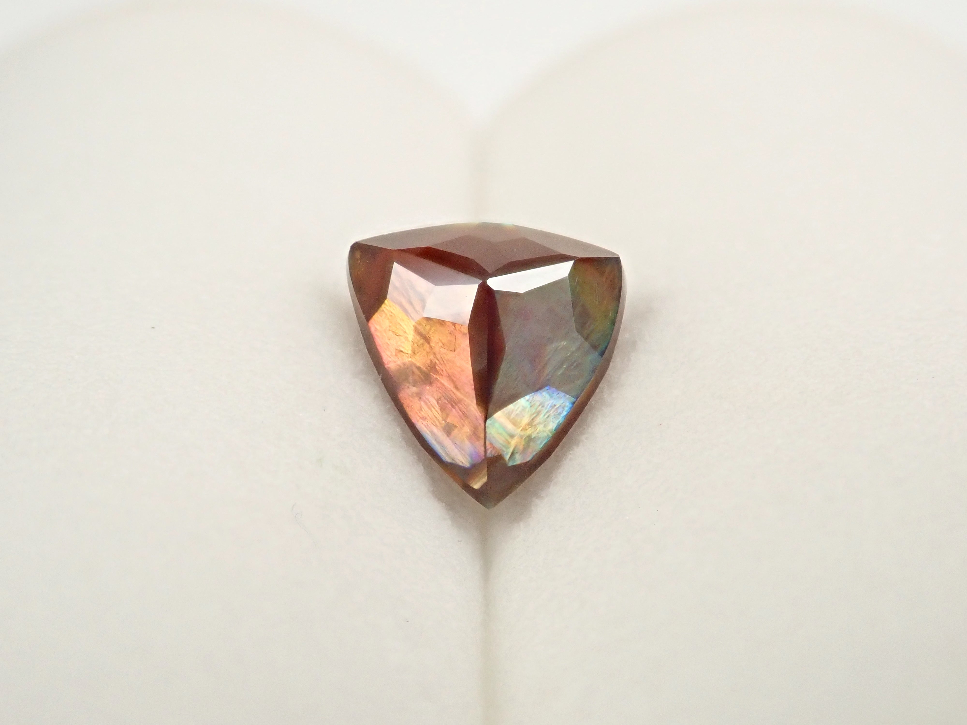 【12月17日 22:00 特價】彩虹石榴石(鈣鐵榴石)2.365克拉裸石,產自奈良縣天川村