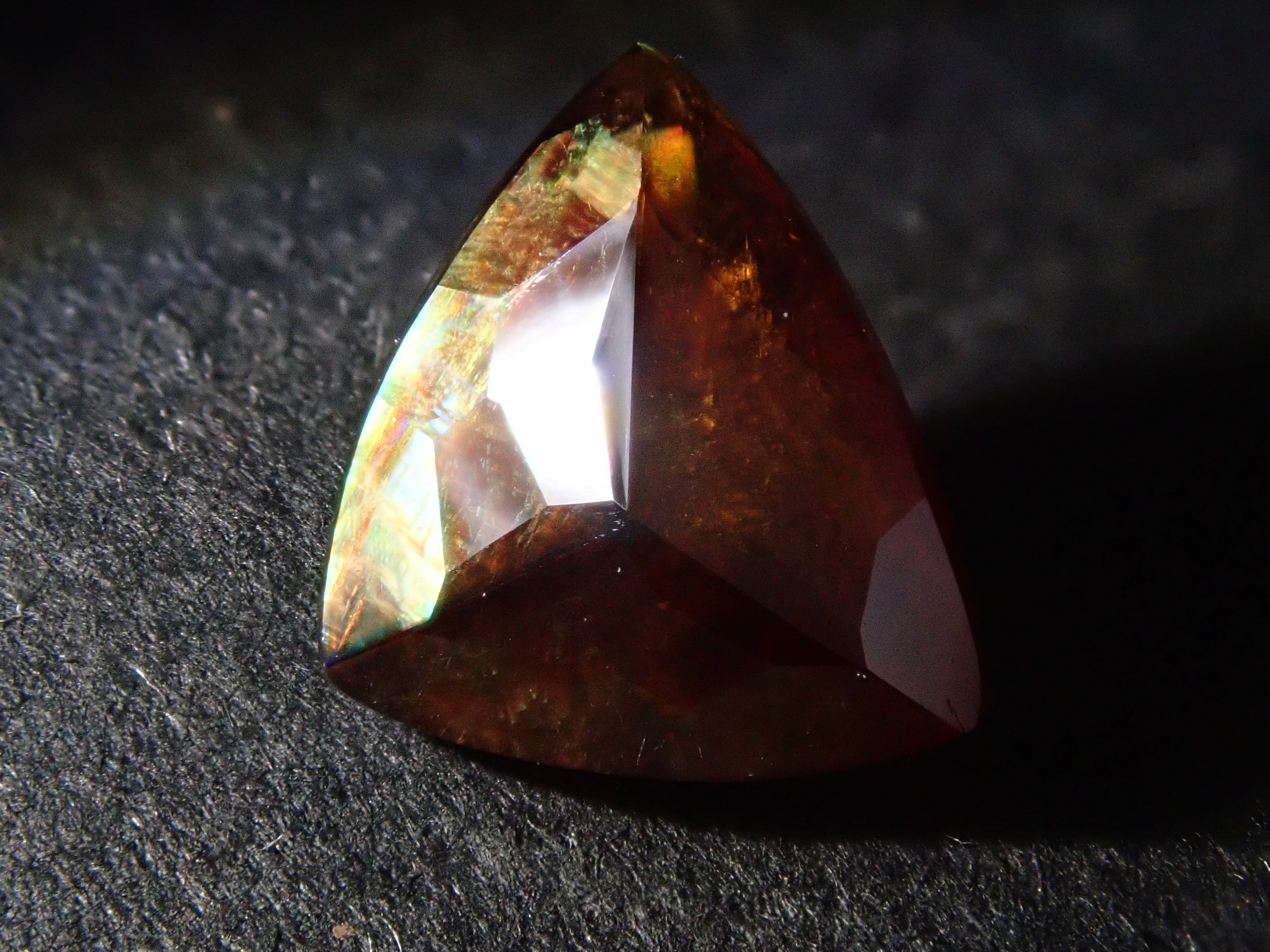 Rainbow Garnet (Andradite Garnet) 2.365ct Loose Stone from Tenkawa Village, Nara Prefecture