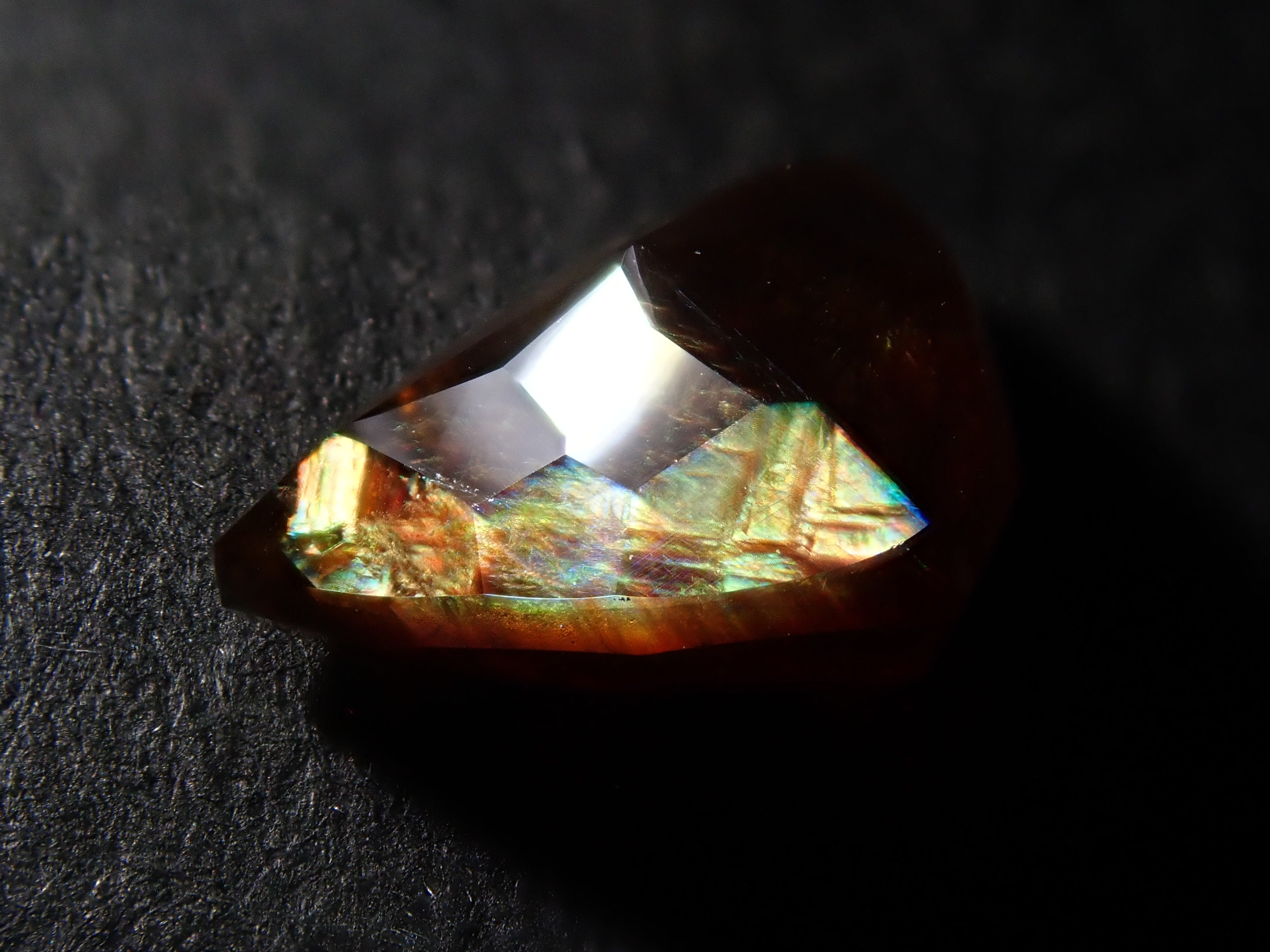 Rainbow Garnet (Andradite Garnet) 2.365ct Loose Stone from Tenkawa Village, Nara Prefecture