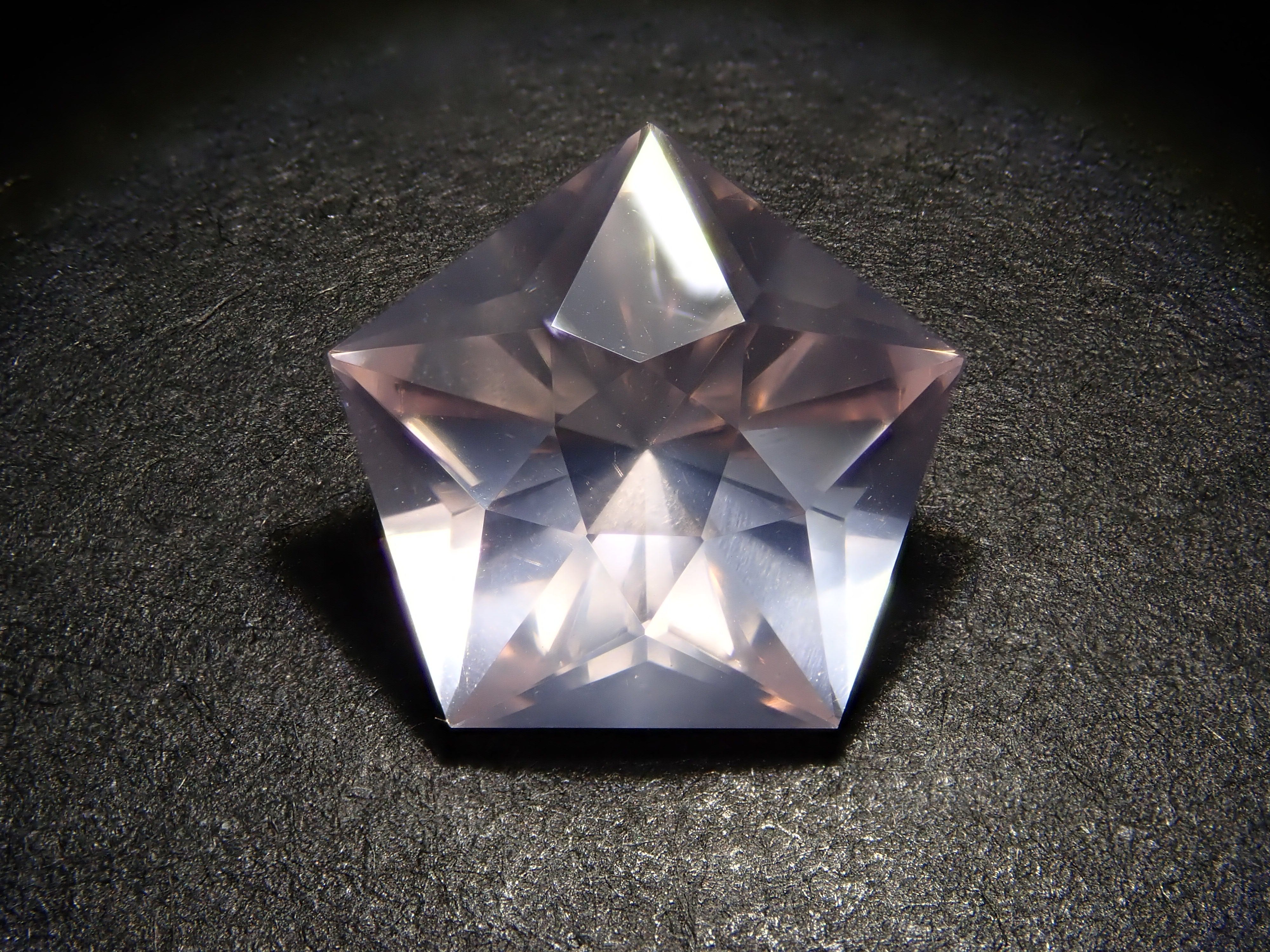 【12/13 22時販売】ブラジル産ローズクォーツ 2.167ctルース