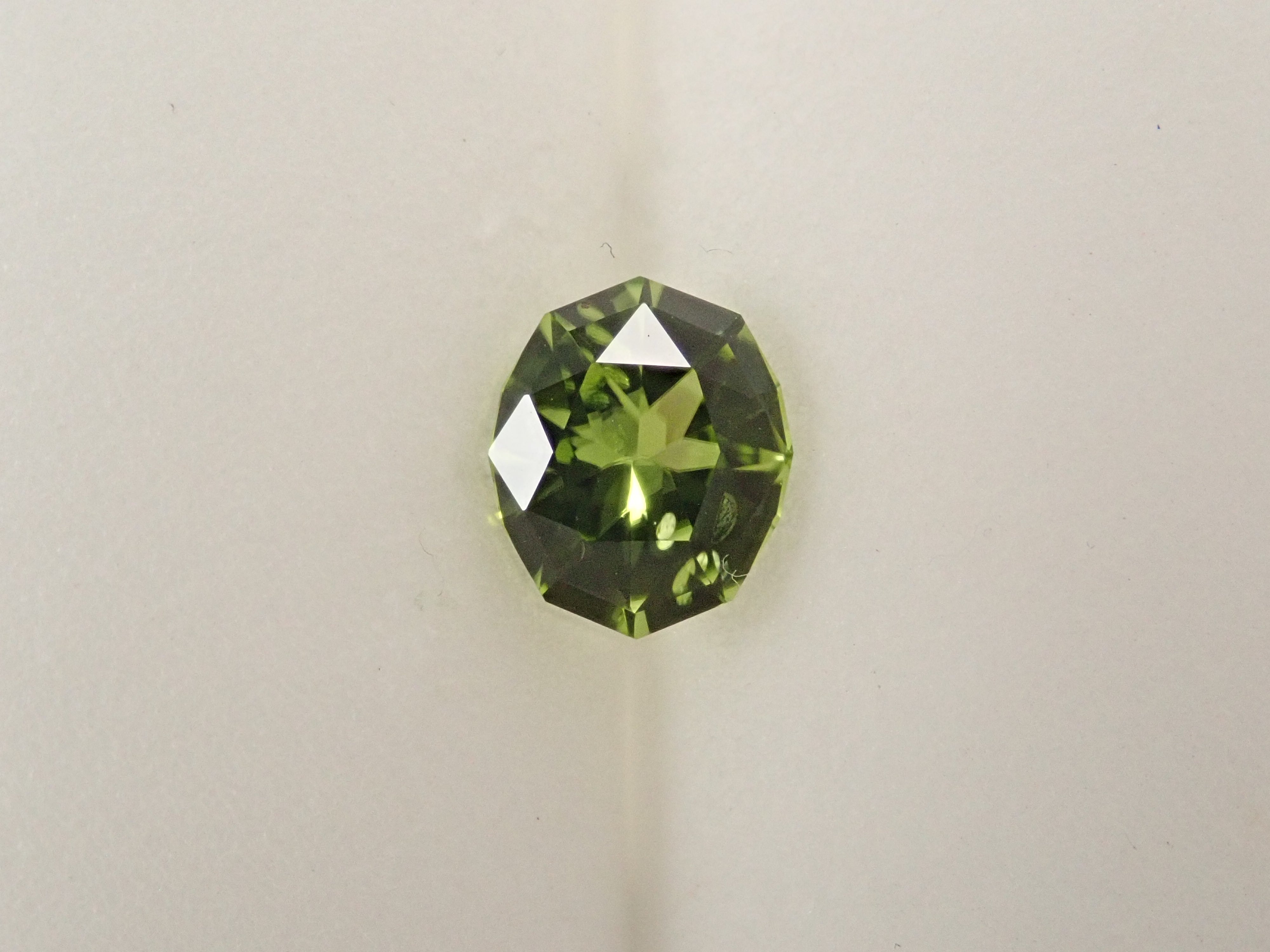 【12/9 22時販売】アメリカ産ペリドット 0.855ctルース(リリーパッドインクルージョン)