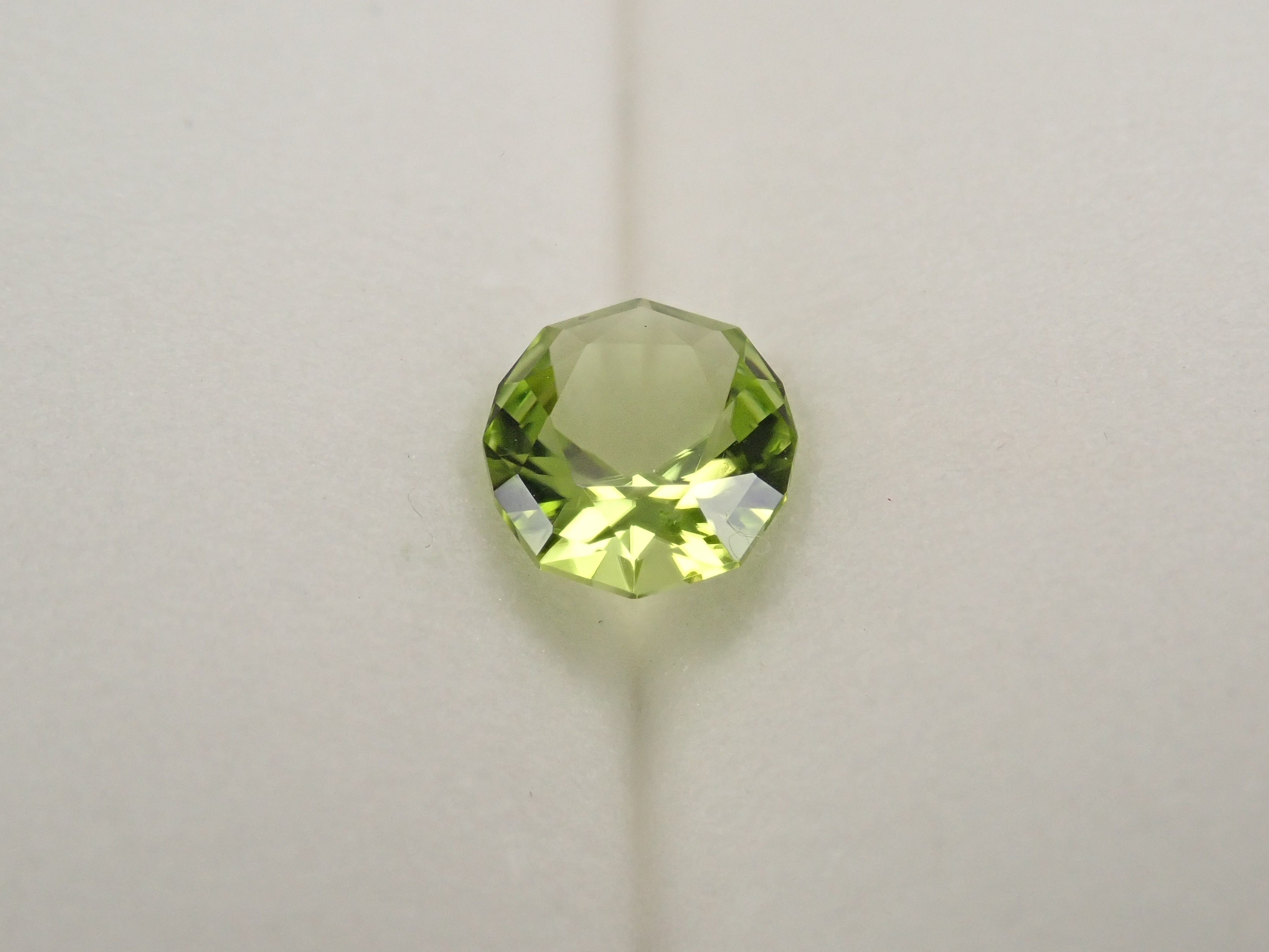 【12/9 22時販売】アメリカ産ペリドット 0.855ctルース(リリーパッドインクルージョン)