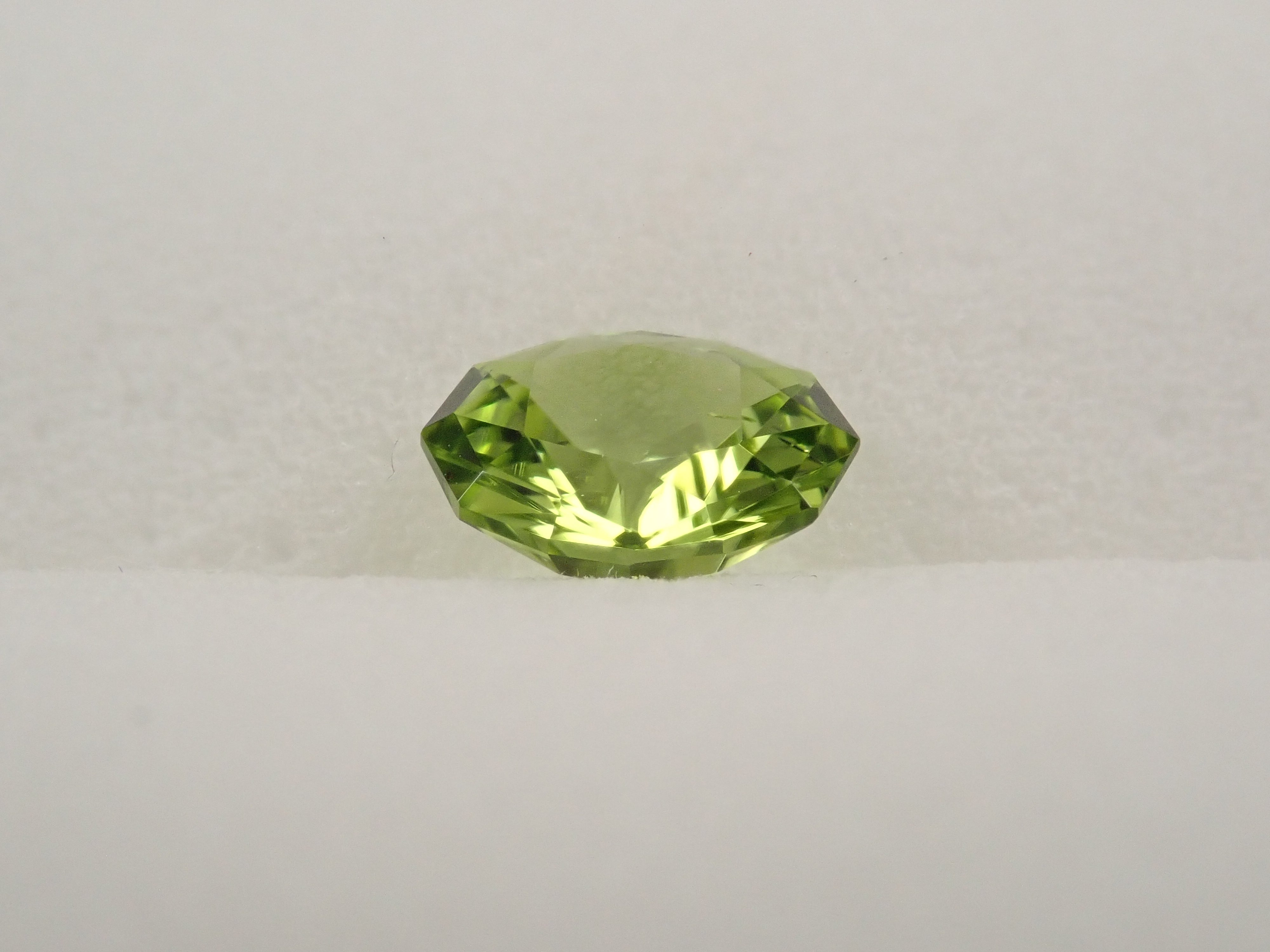 【12/9 22時販売】アメリカ産ペリドット 0.855ctルース(リリーパッドインクルージョン)