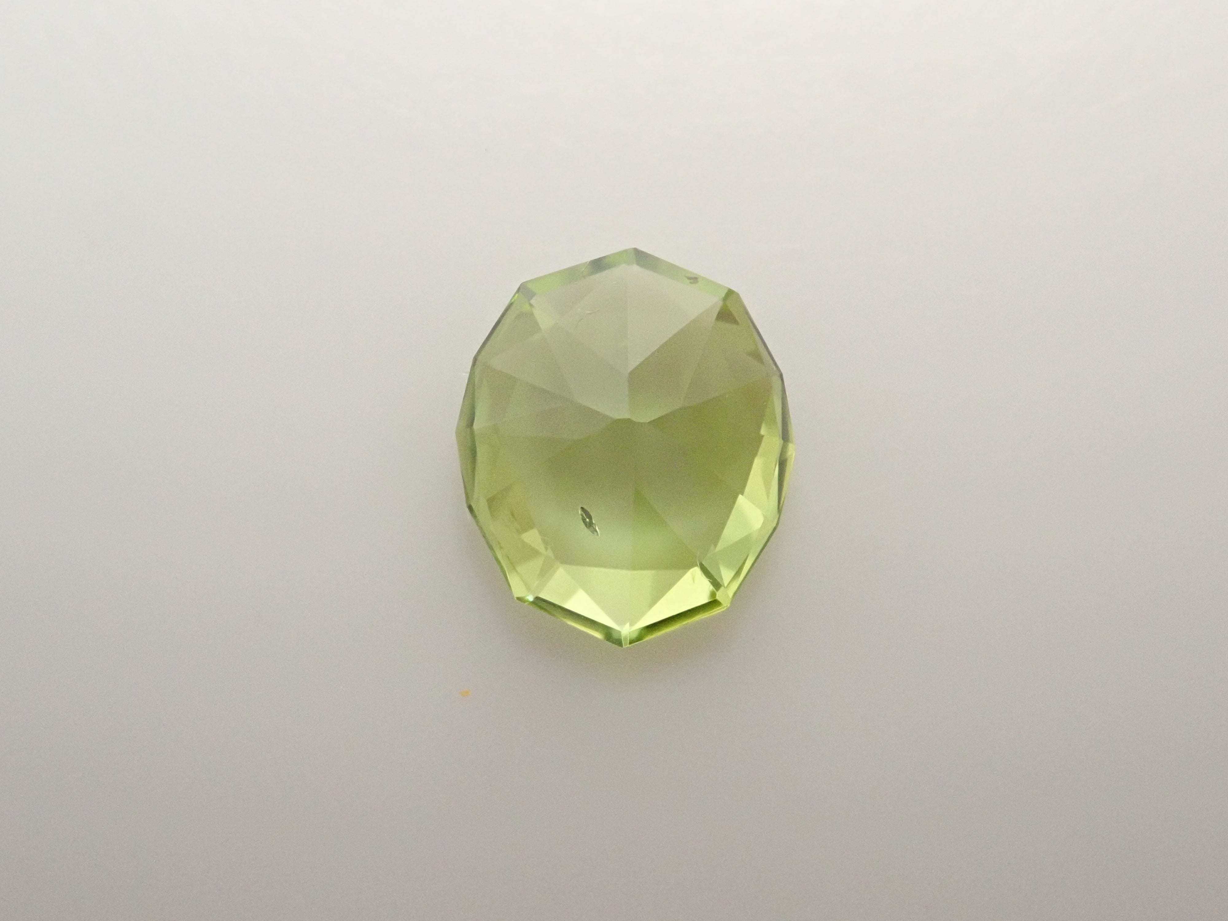 【12/9 22時販売】アメリカ産ペリドット 0.855ctルース(リリーパッドインクルージョン)