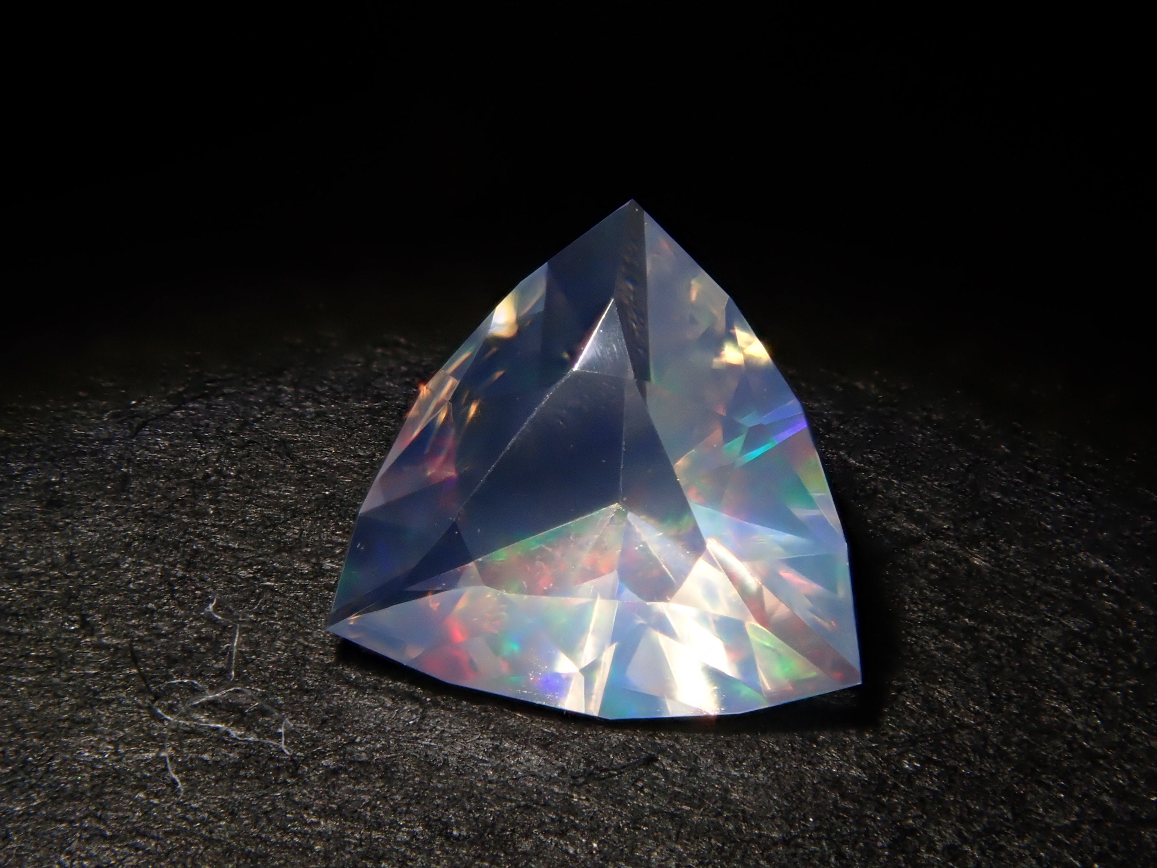 【1/4 22時販売】メキシコ産ウォーターオパール(ファセットカット) 0.215ctルース(コントラルスオパール)