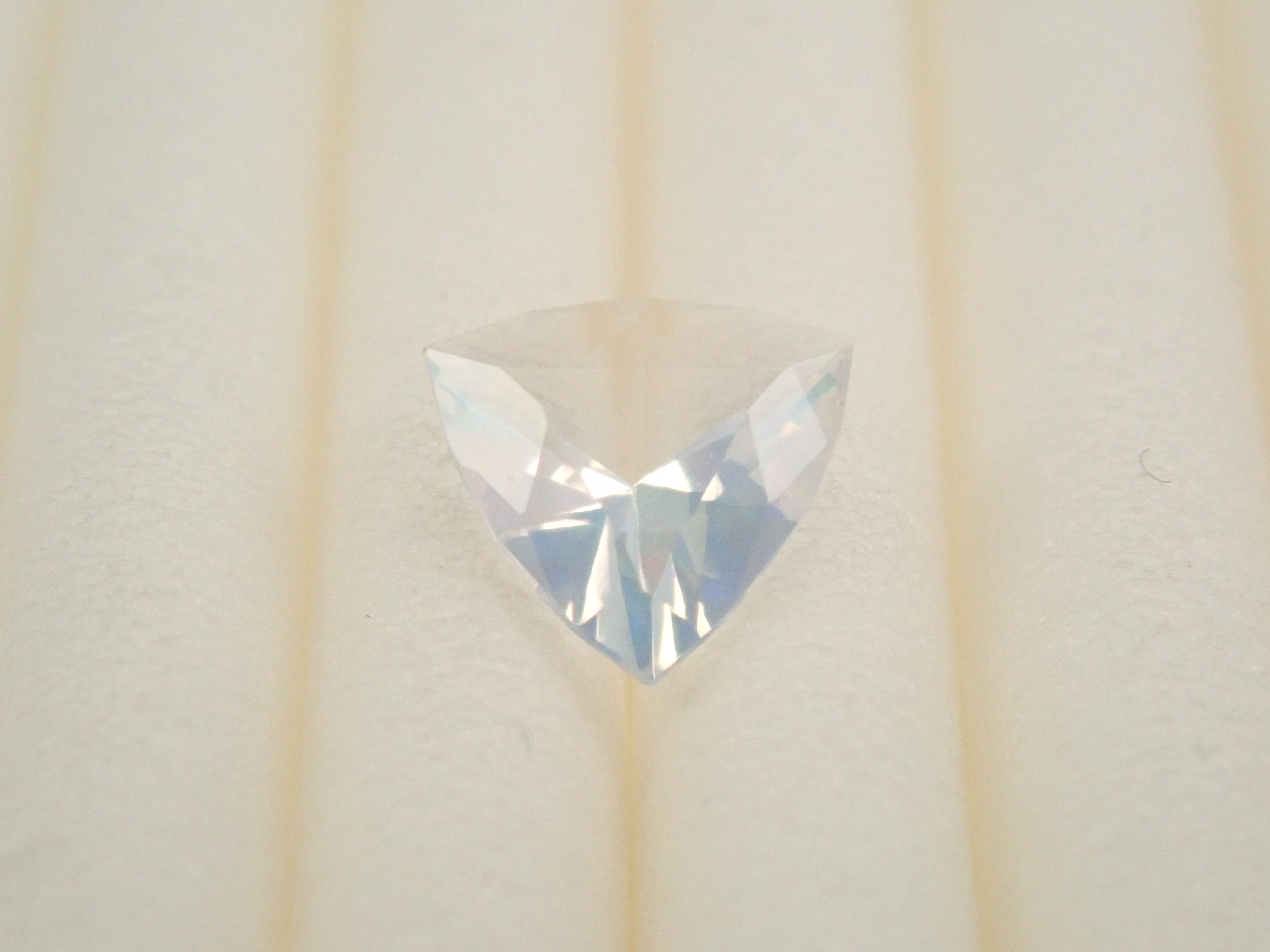 【1/4 22時販売】メキシコ産ウォーターオパール(ファセットカット) 0.215ctルース(コントラルスオパール)