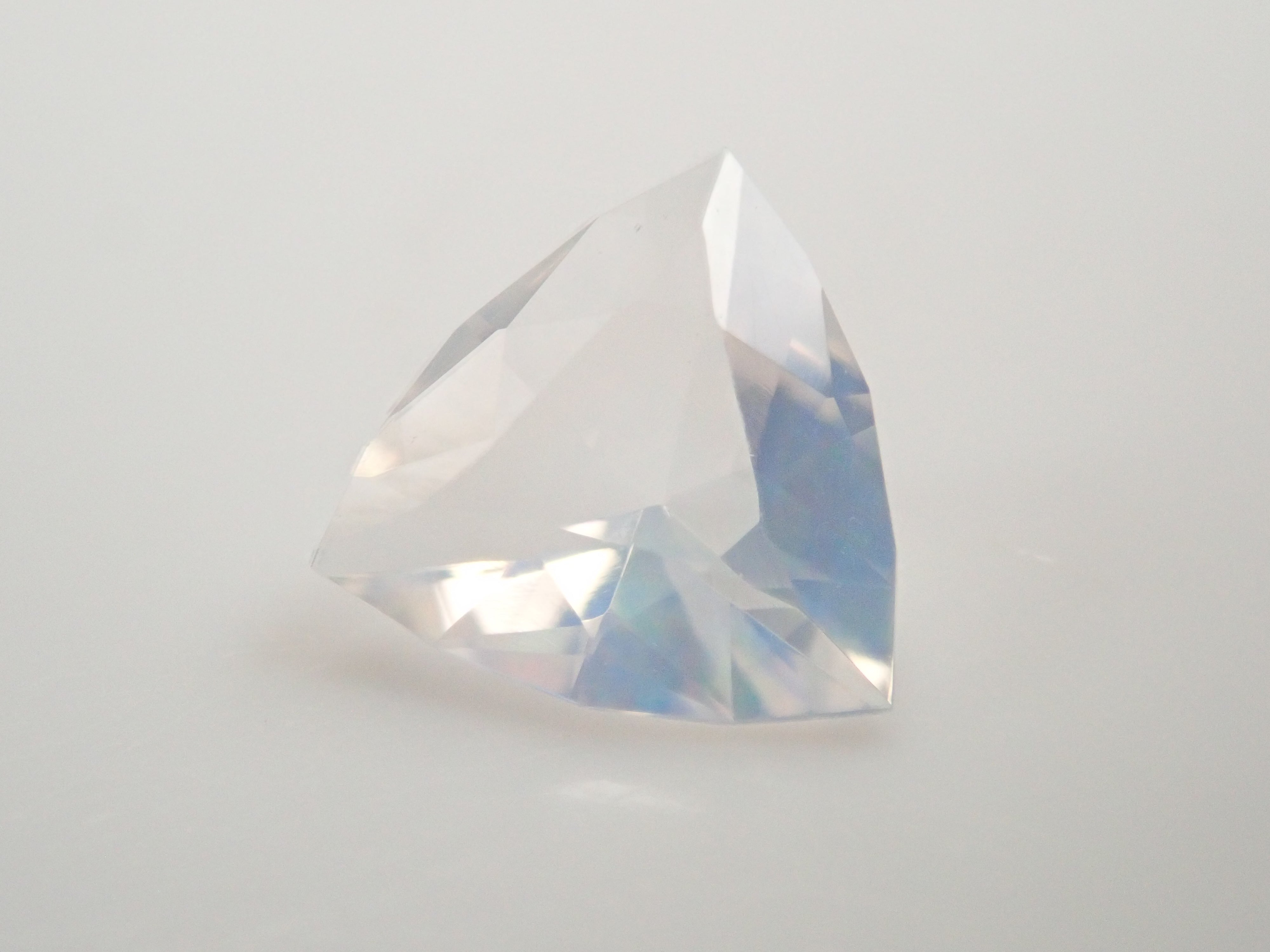 【1/4 22時販売】メキシコ産ウォーターオパール(ファセットカット) 0.215ctルース(コントラルスオパール)