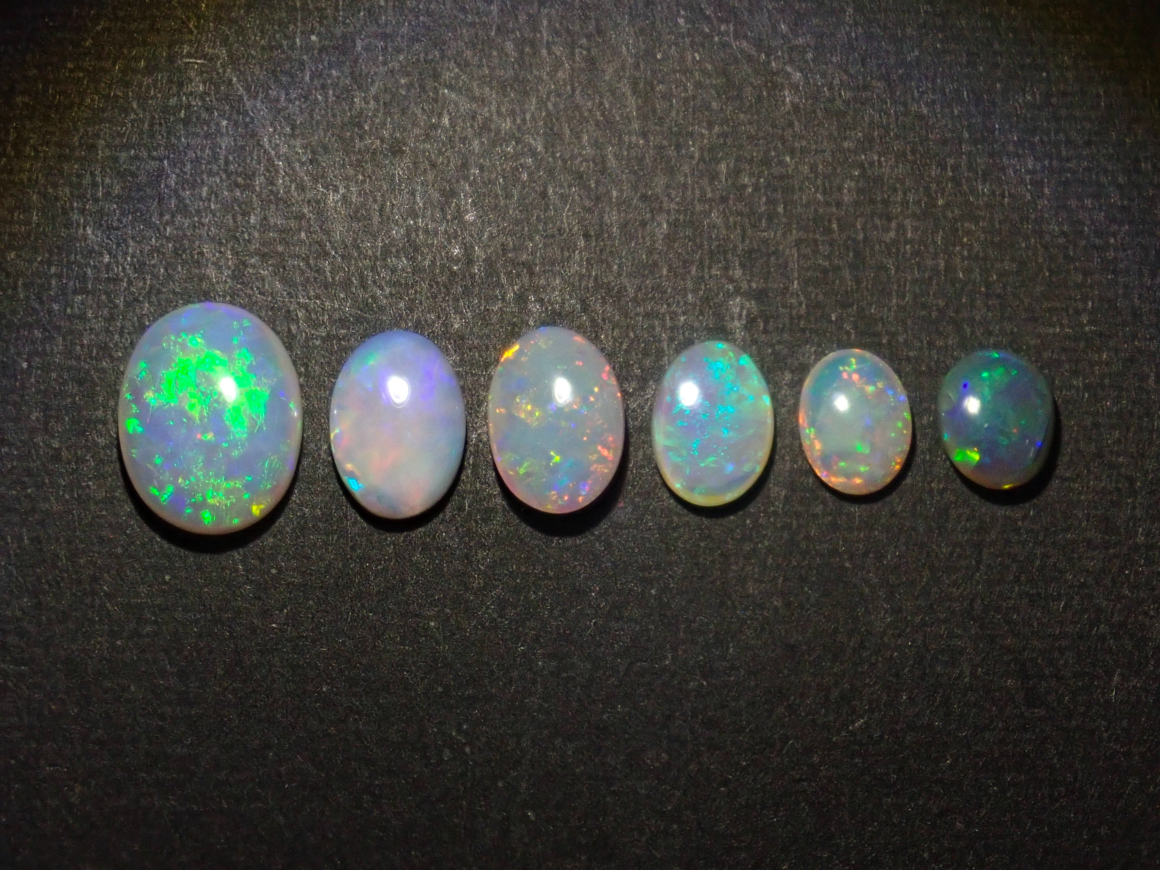 【12/13 22時販売】《限定9石》オーストラリア産ブラックオパール(セミブラックオパール含む)ガチャ1石ルース(おまけホワイトオパール1石付き)《複数購入割引有》