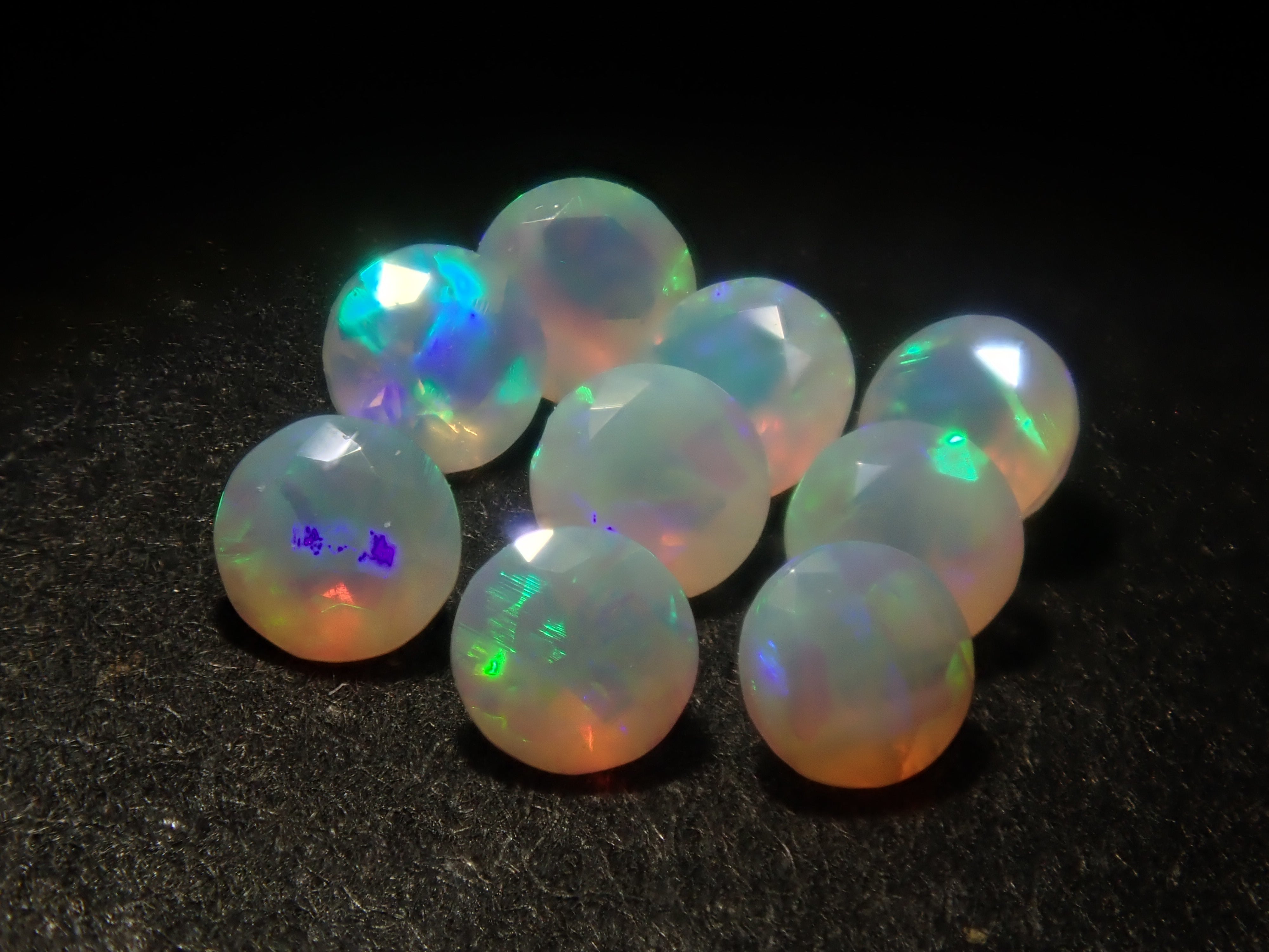 【12/13 22時販売】《限定9石》オーストラリア産ブラックオパール(セミブラックオパール含む)ガチャ1石ルース(おまけホワイトオパール1石付き)《複数購入割引有》