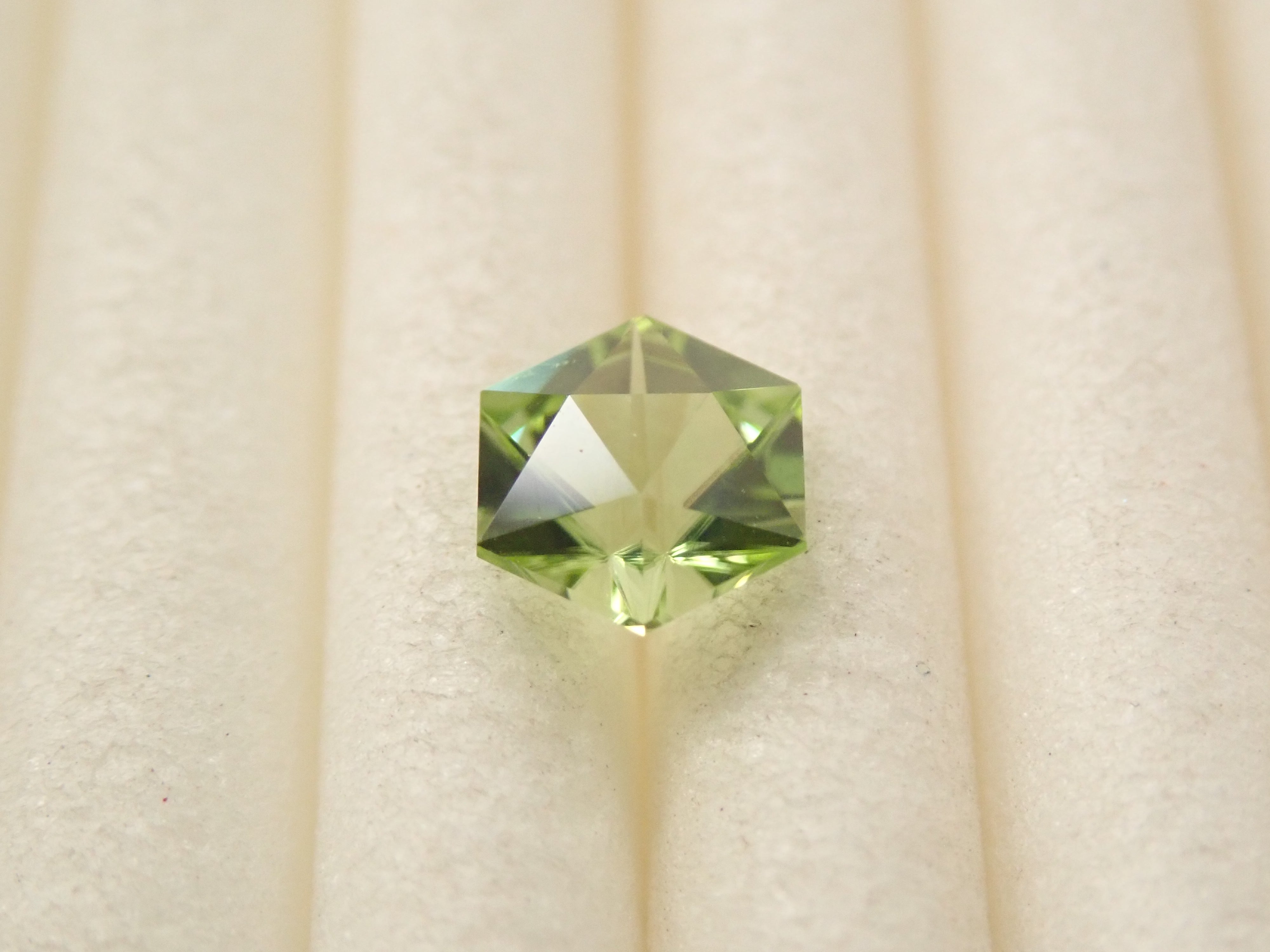 【1/4 22時販売】アメリカ産ペリドット 0.334ctルース