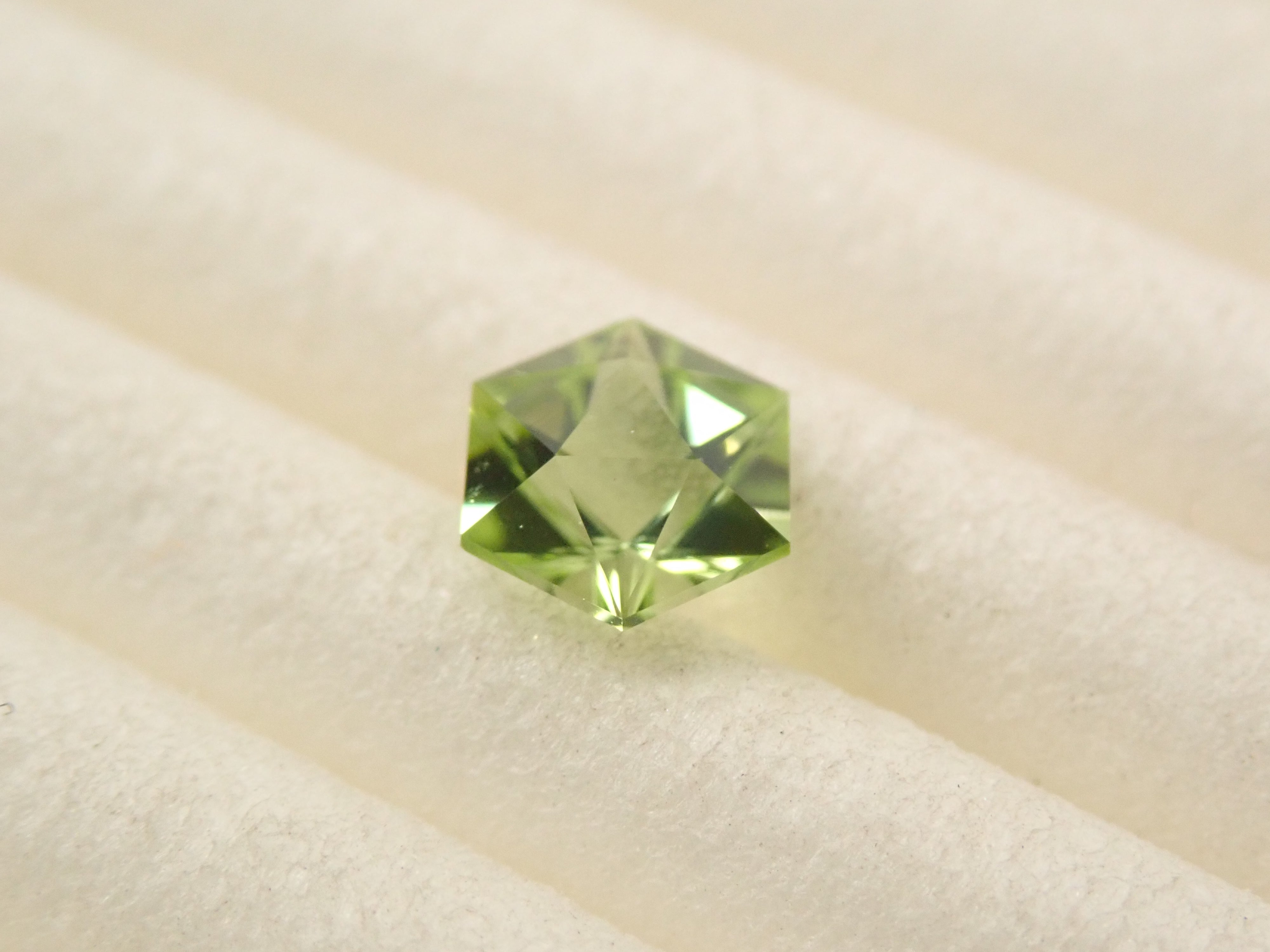 【1/4 22時販売】アメリカ産ペリドット 0.334ctルース