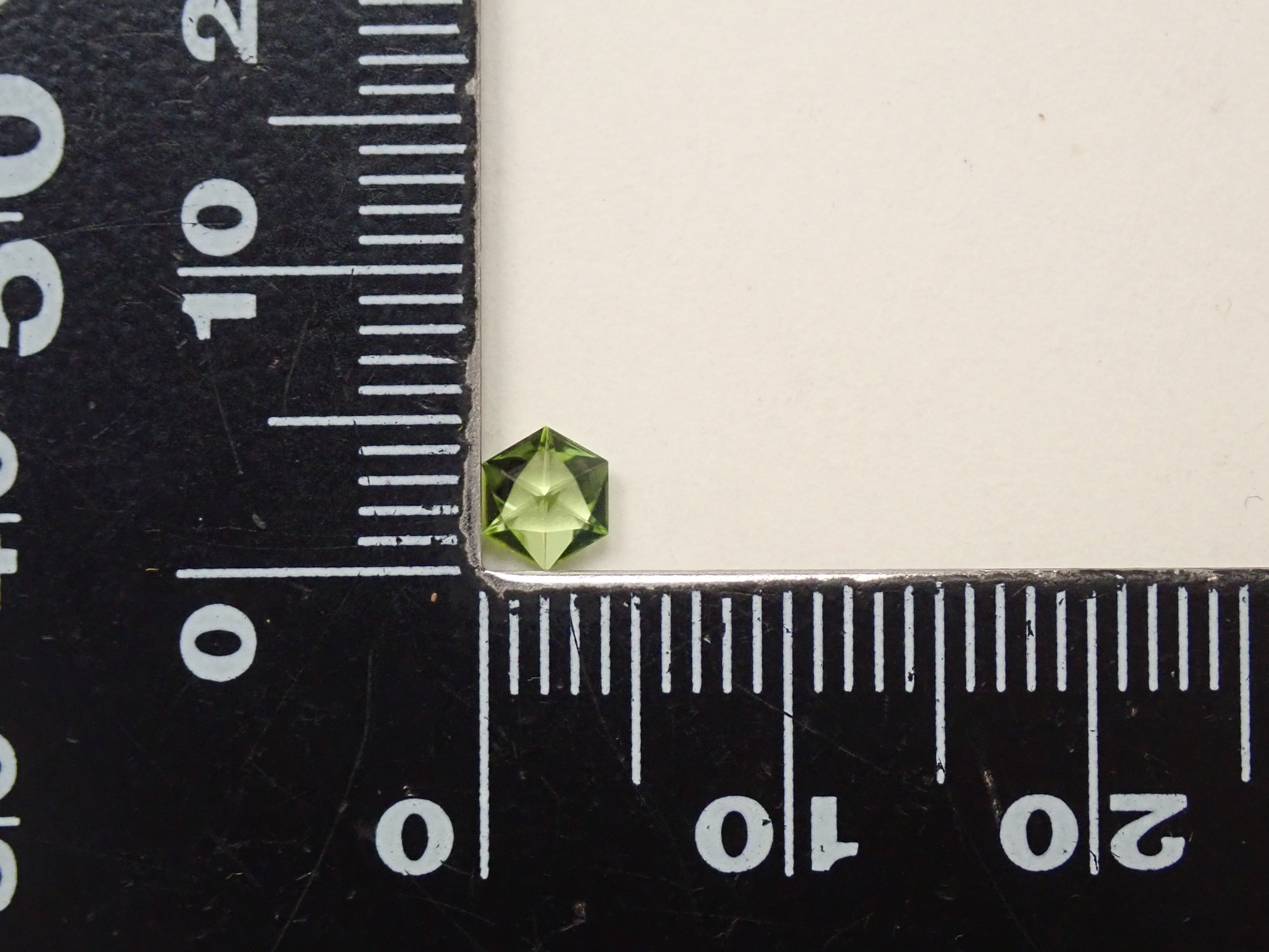 【1/4 22時販売】アメリカ産ペリドット 0.334ctルース