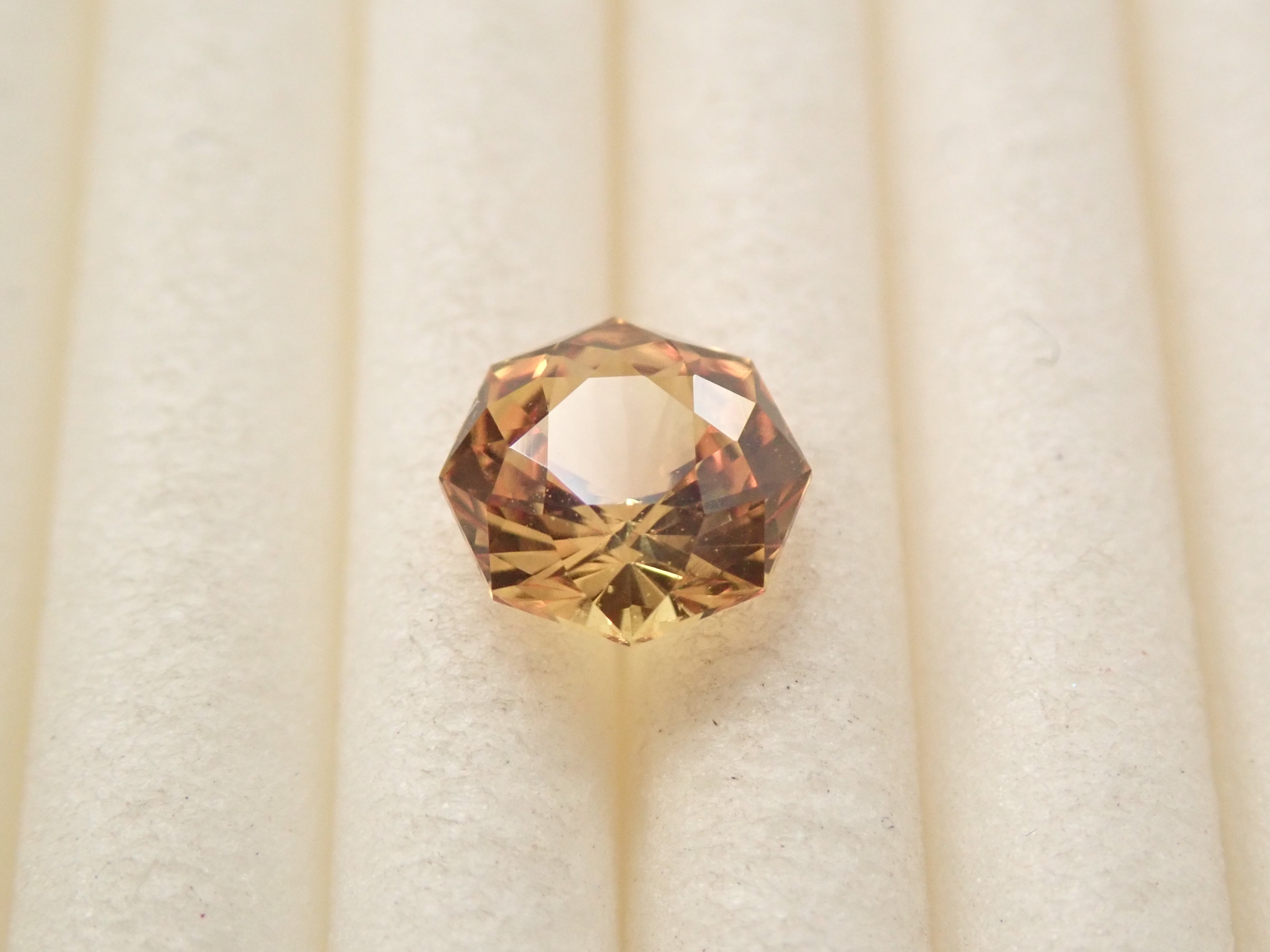 【1月10日晚間10點開賣】斯里蘭卡金藍寶石 0.649克拉 散裝