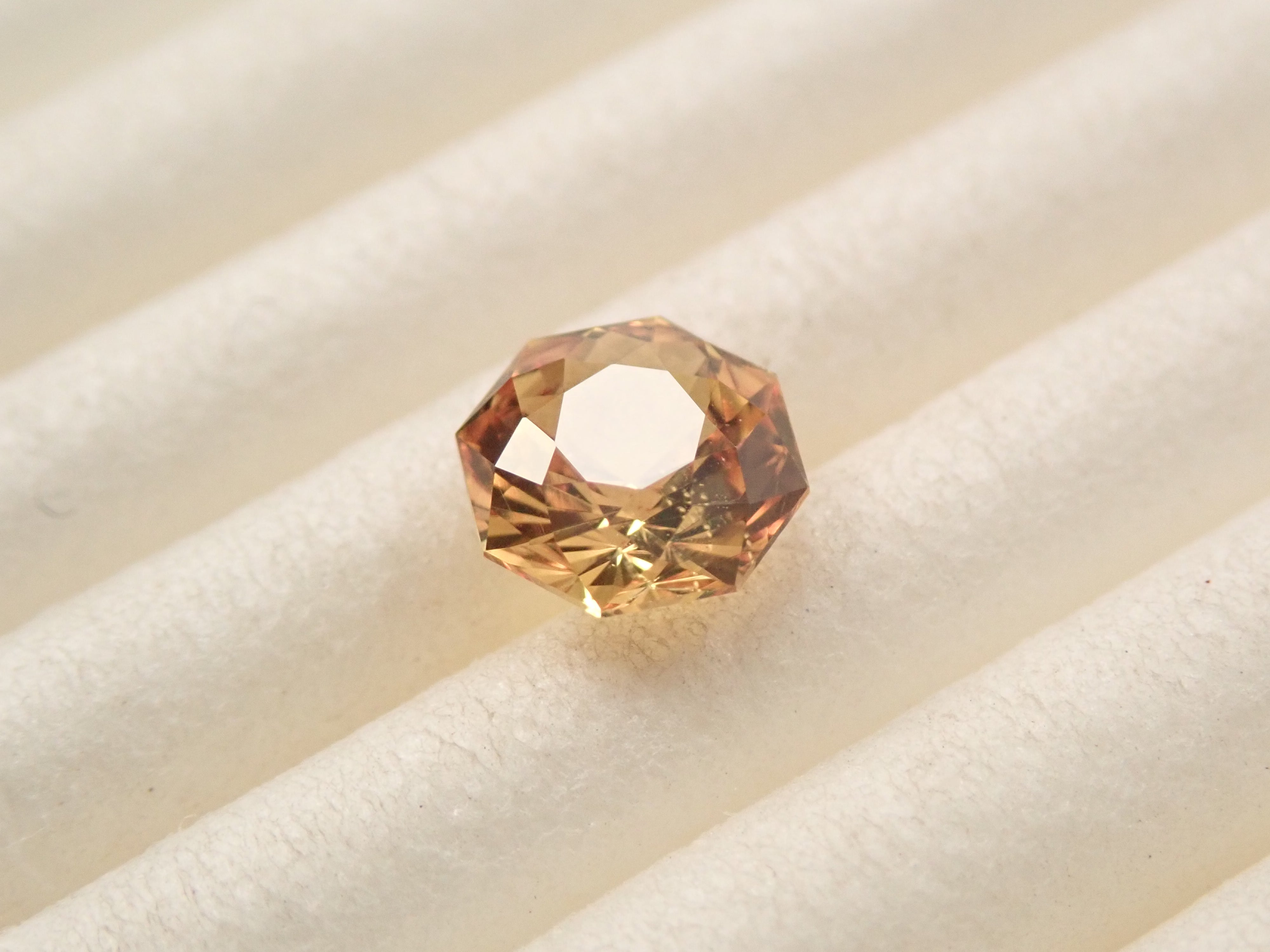 【1月10日晚間10點開賣】斯里蘭卡金藍寶石 0.649克拉 散裝