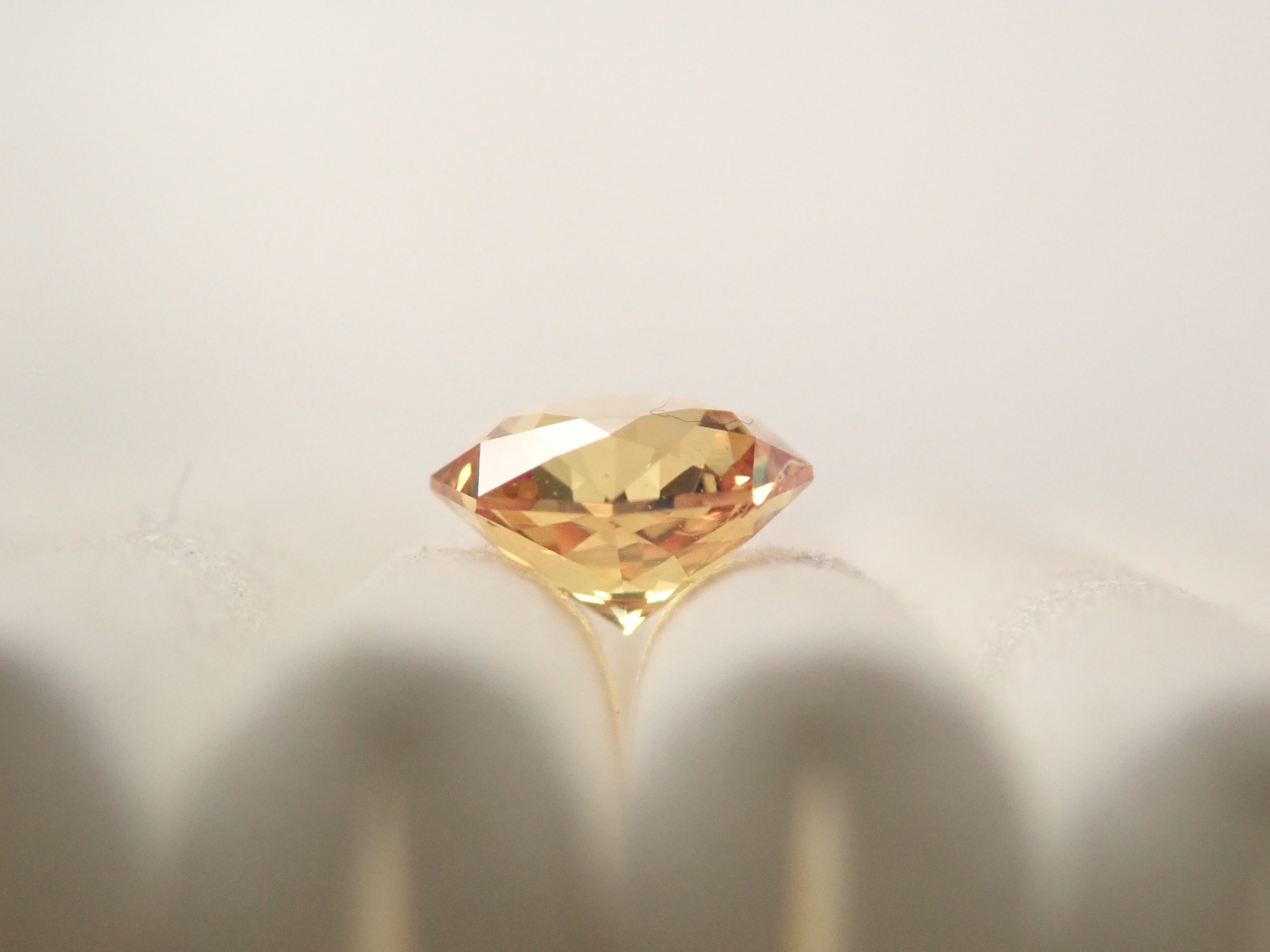 【1月10日晚間10點開賣】斯里蘭卡金藍寶石 0.649克拉 散裝