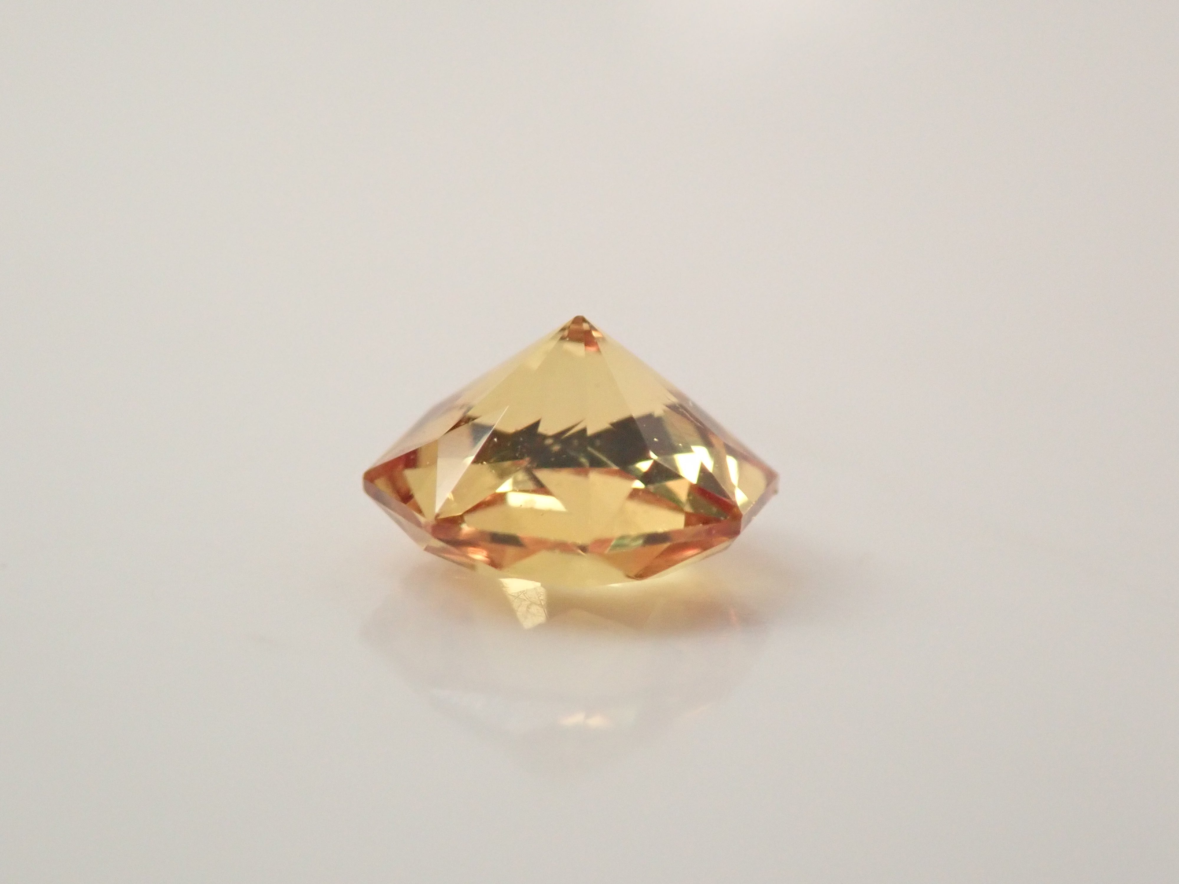 【1月10日晚間10點開賣】斯里蘭卡金藍寶石 0.649克拉 散裝