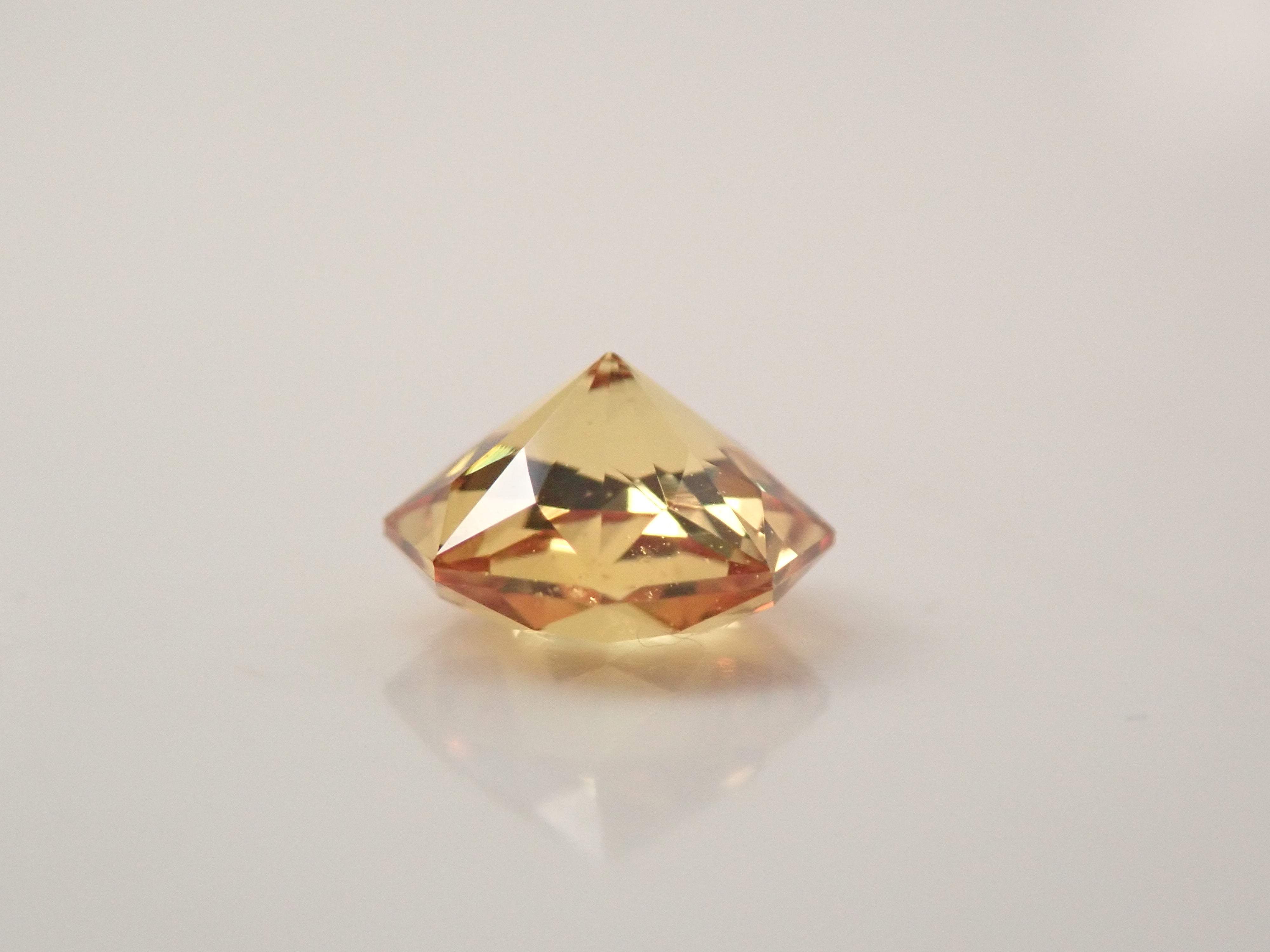 【1月10日晚間10點開賣】斯里蘭卡金藍寶石 0.649克拉 散裝