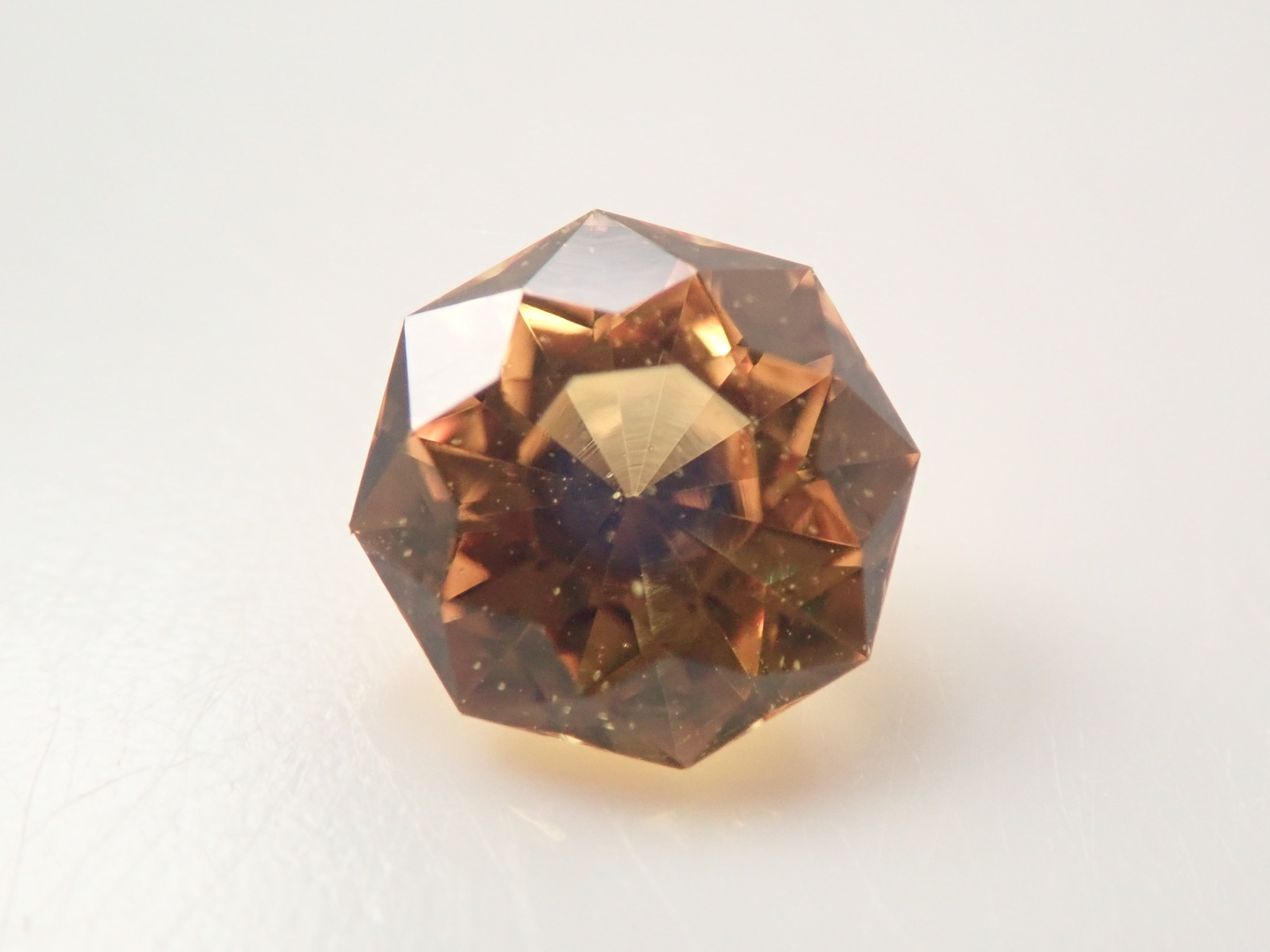 【1月10日晚間10點開賣】斯里蘭卡金藍寶石 0.649克拉 散裝