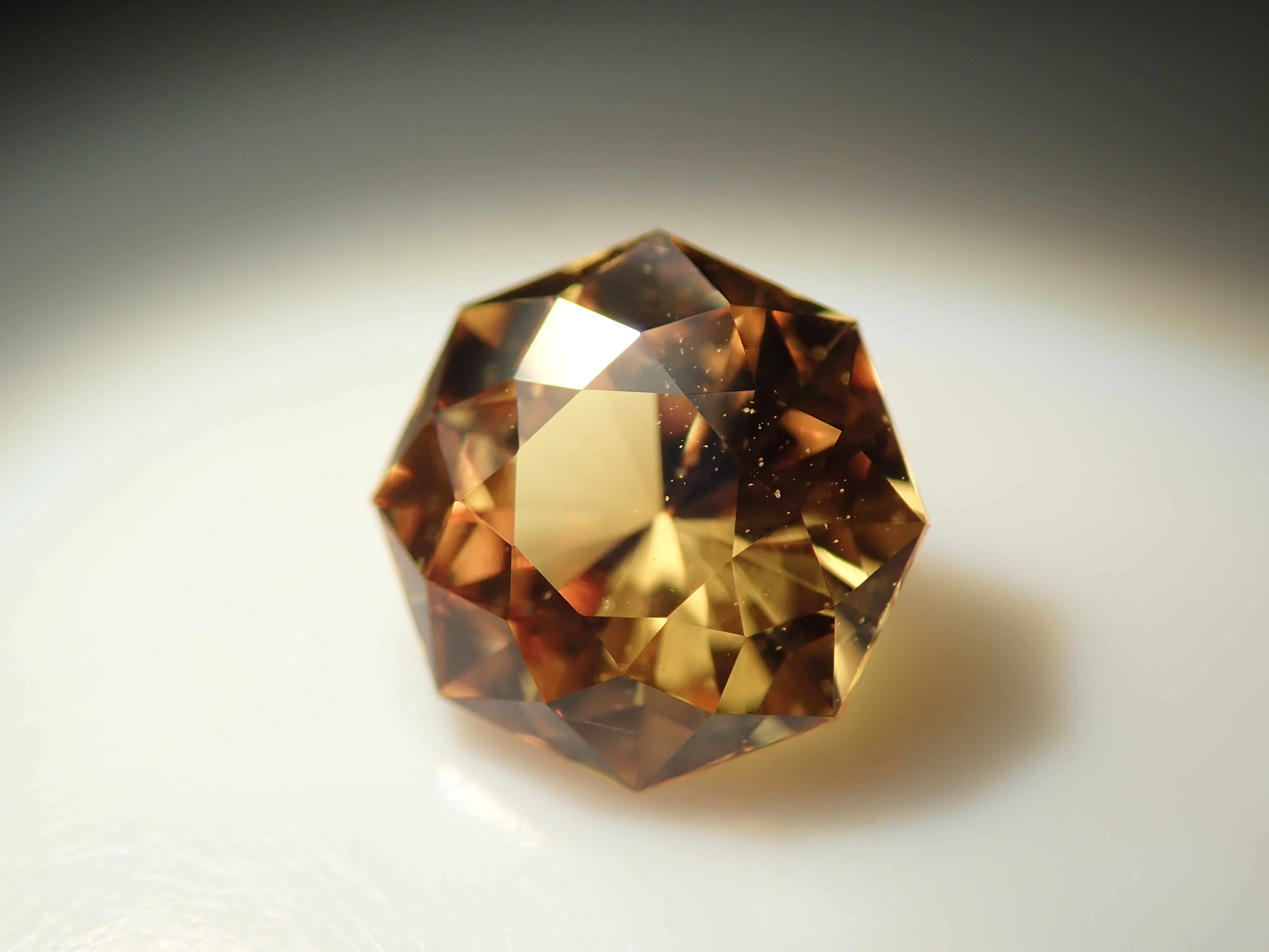 【1月10日晚間10點開賣】斯里蘭卡金藍寶石 0.649克拉 散裝