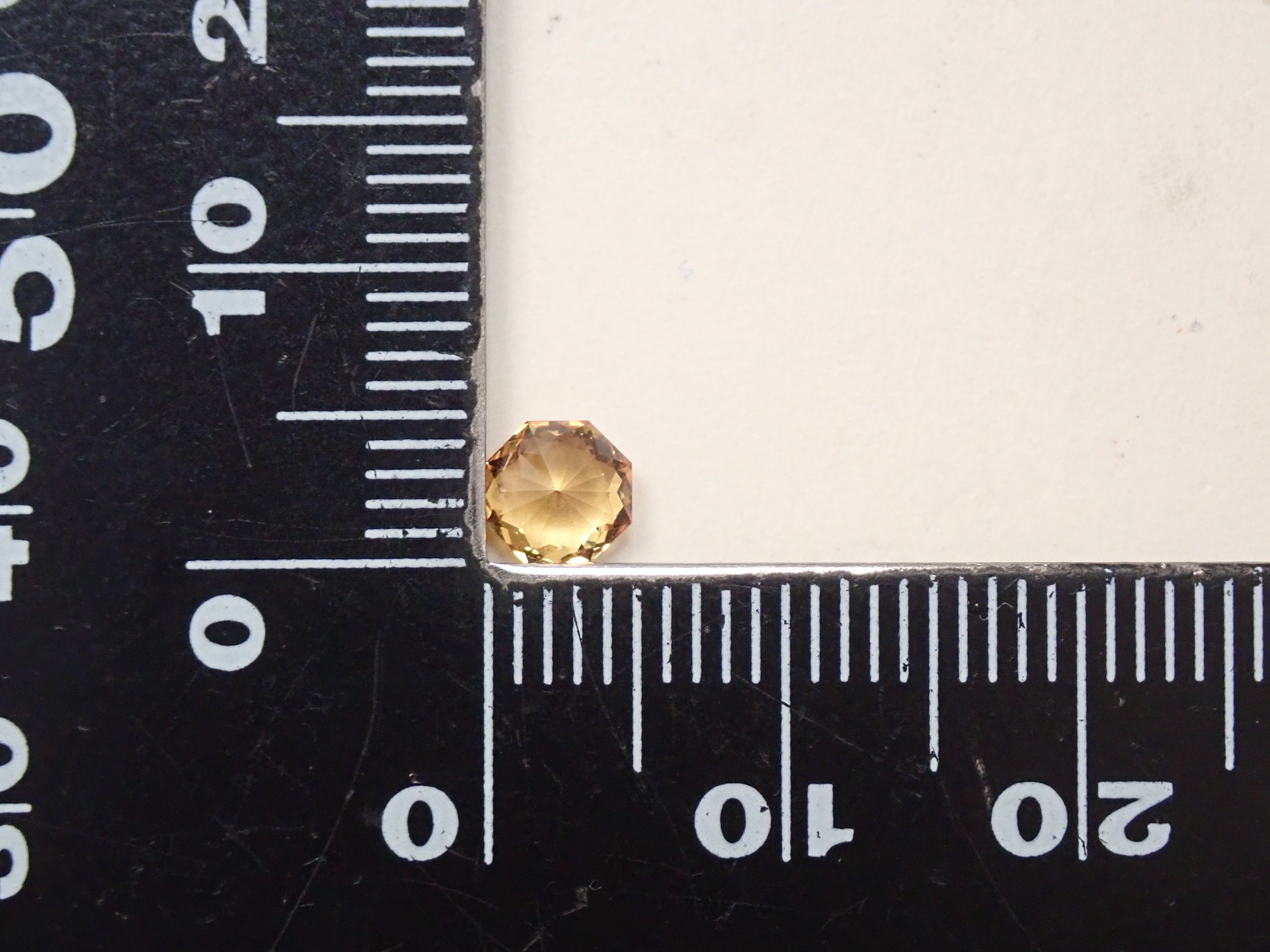 【1月10日晚間10點開賣】斯里蘭卡金藍寶石 0.649克拉 散裝