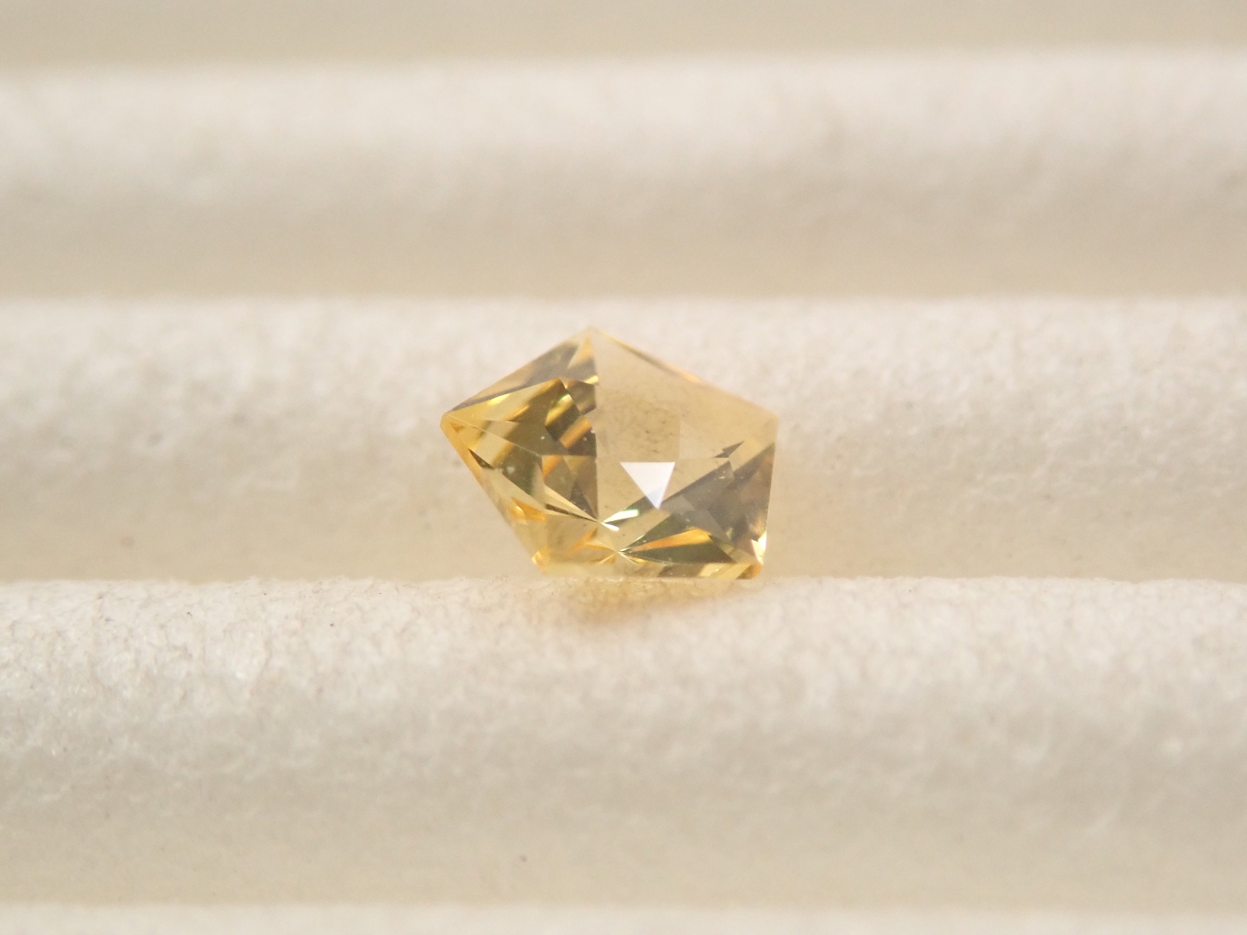 【12/16 22時販売】スリランカ産イエローサファイア 0.182ctルース