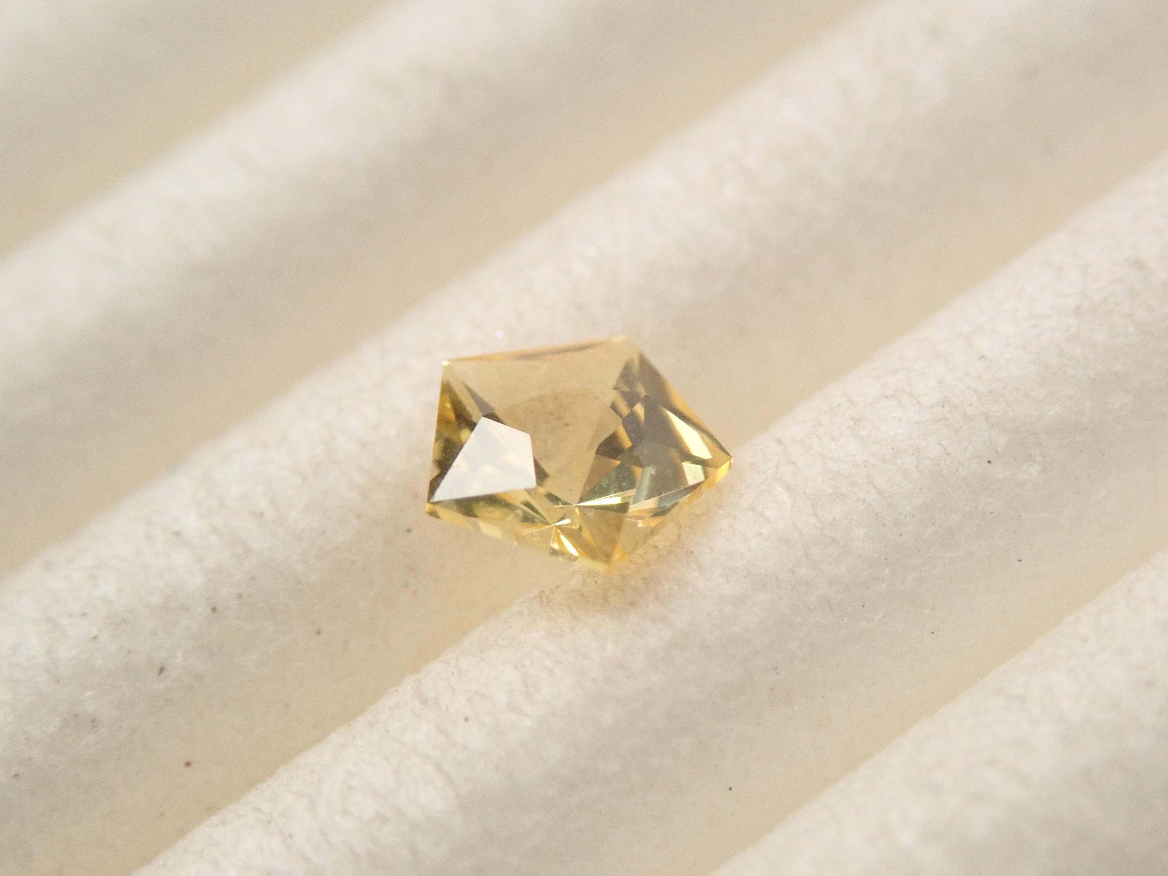 【12/16 22時販売】スリランカ産イエローサファイア 0.182ctルース