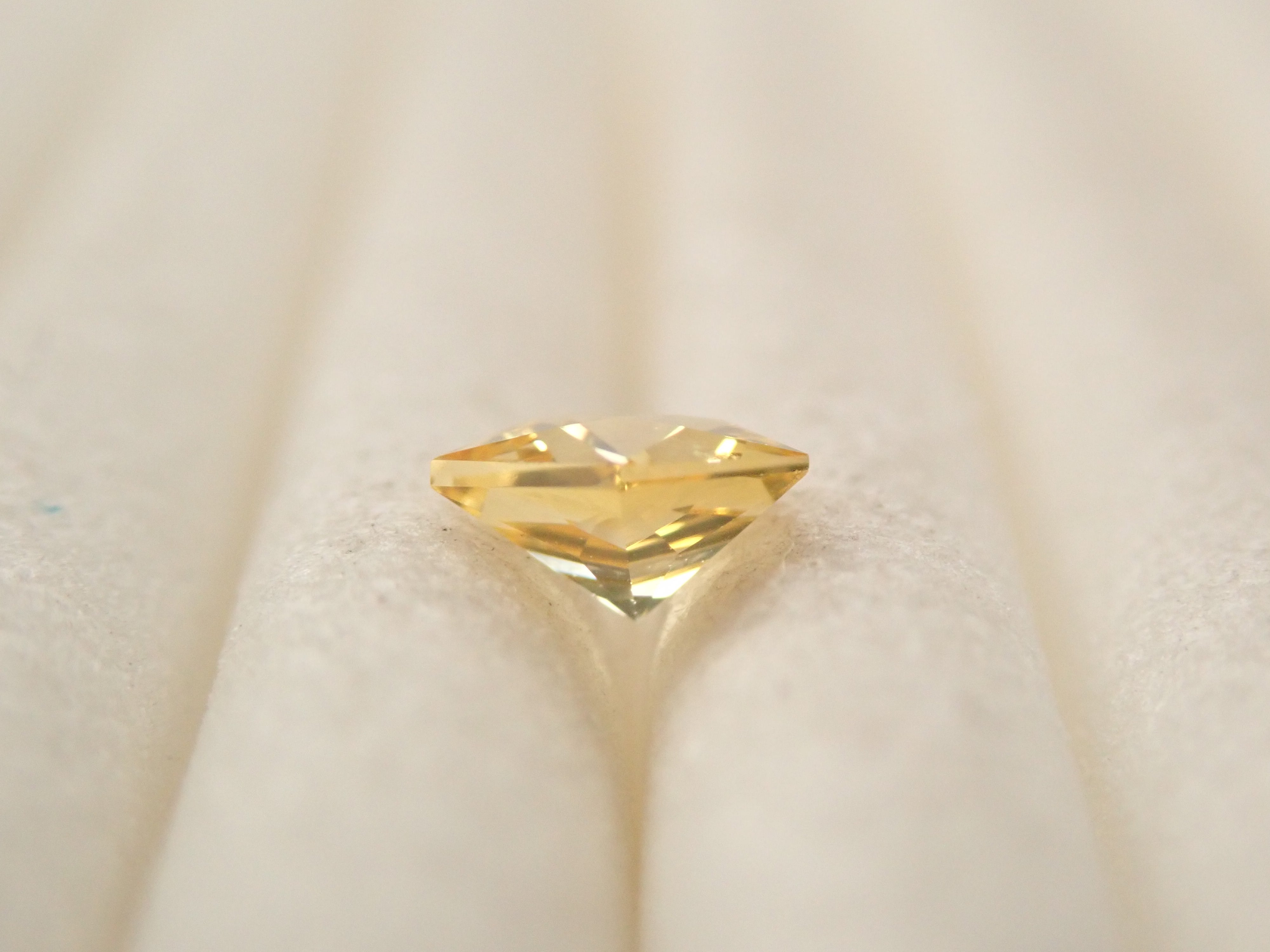 【12/16 22時販売】スリランカ産イエローサファイア 0.182ctルース