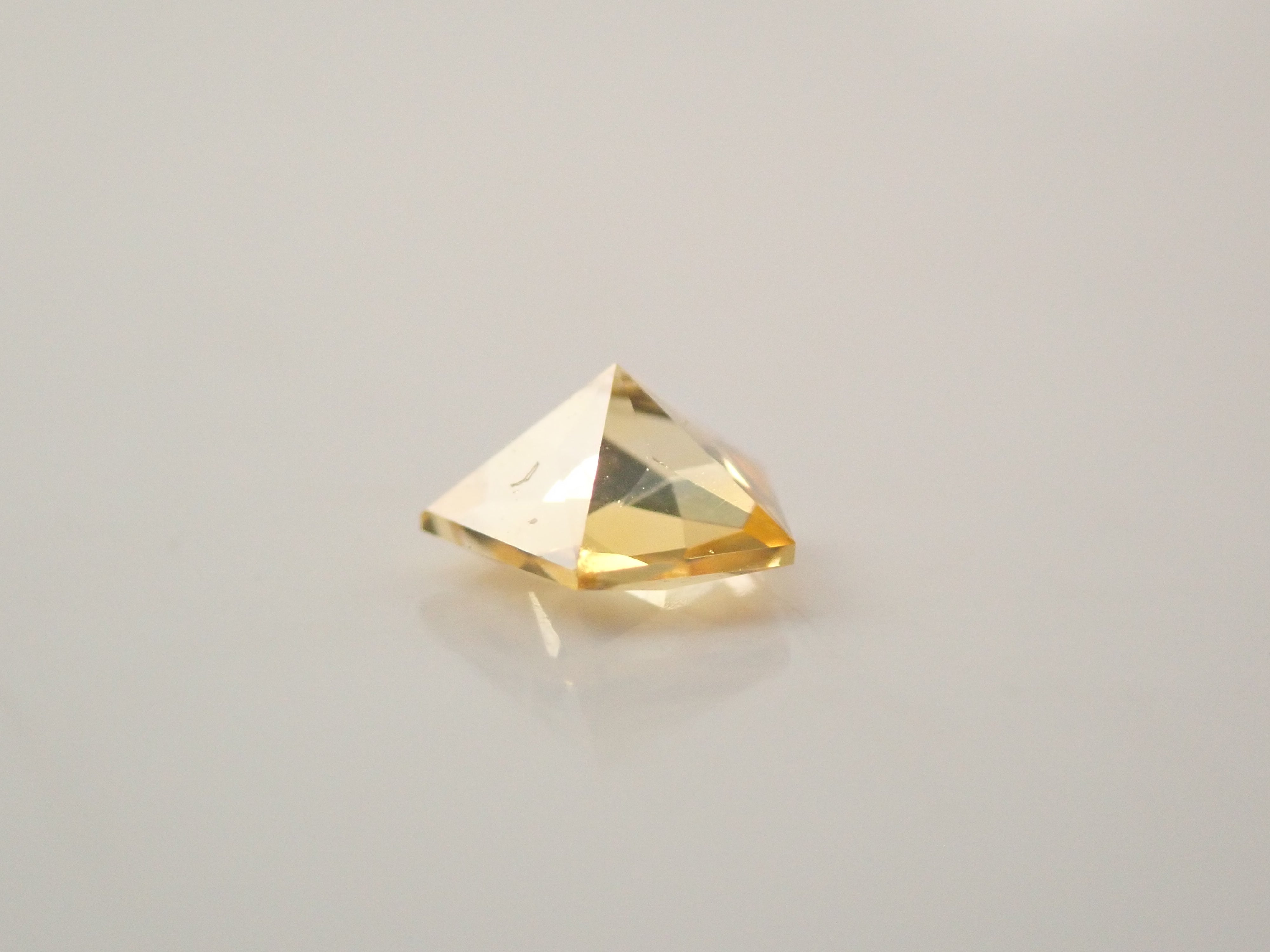 【12/16 22時販売】スリランカ産イエローサファイア 0.182ctルース