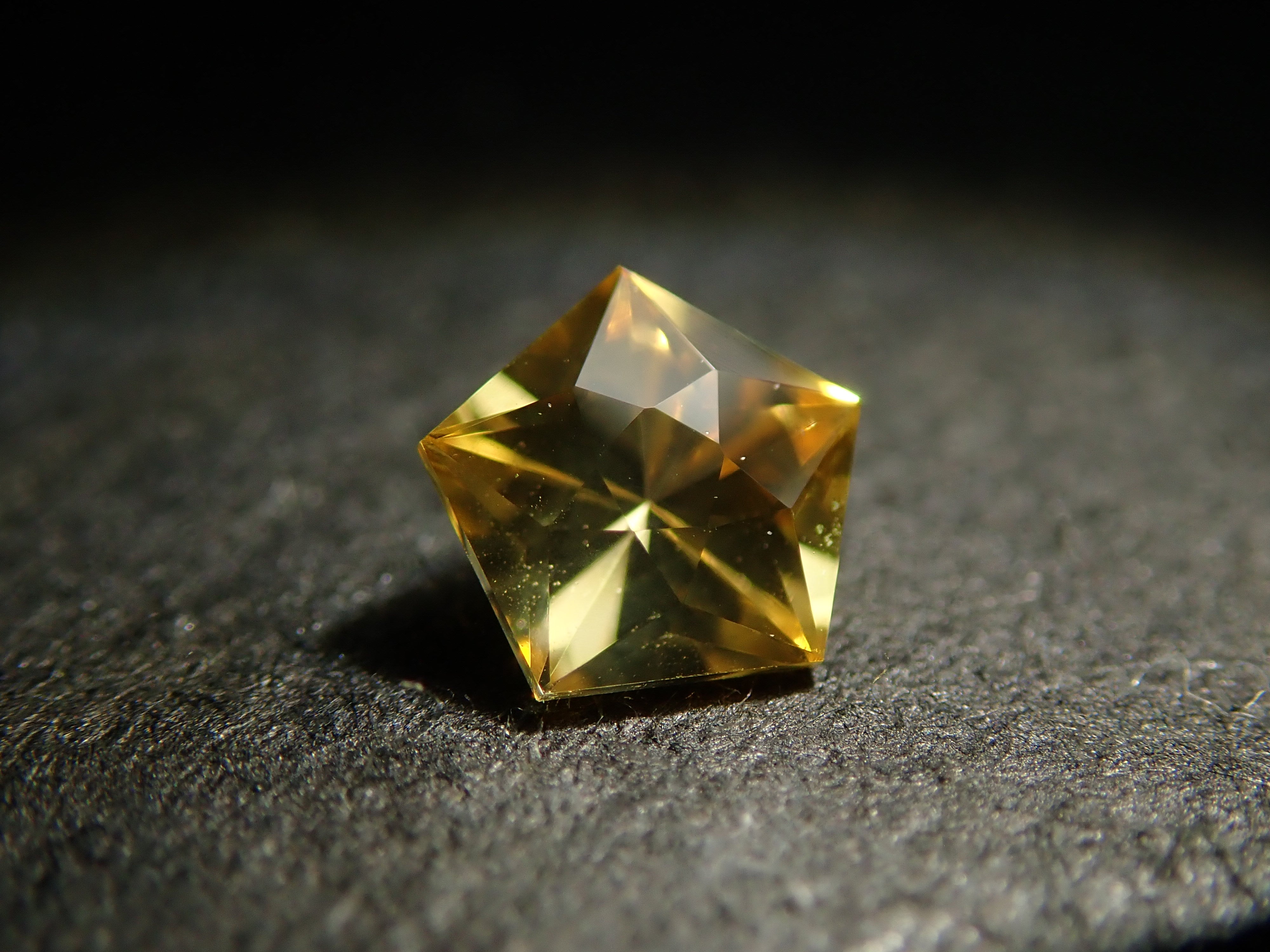 【12/16 22時販売】スリランカ産イエローサファイア 0.182ctルース