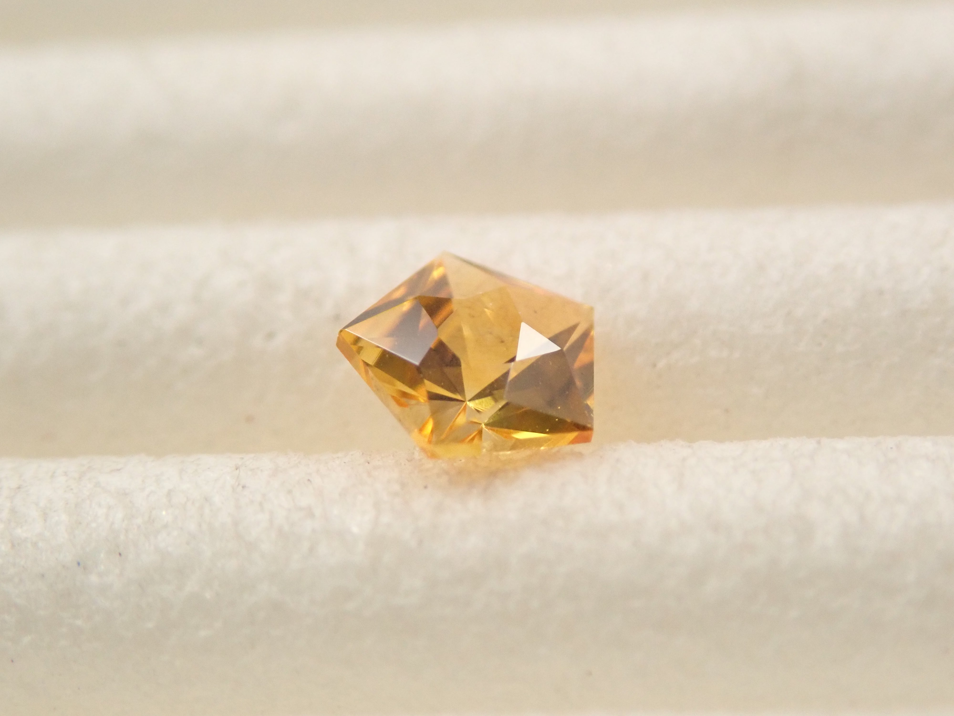 【12/16 22時販売】スリランカ産イエローサファイア 0.170ctルース