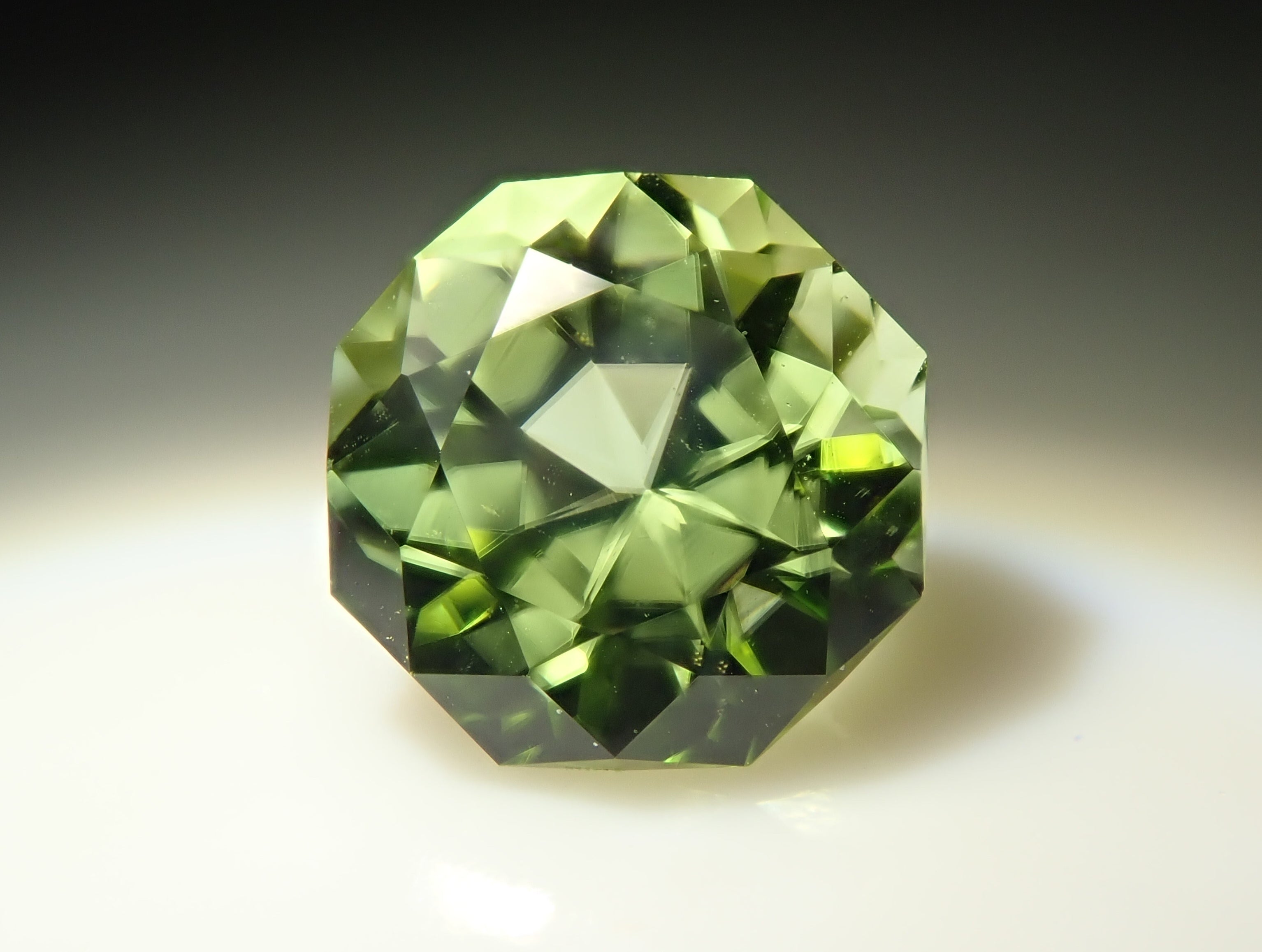 【12/7 22時販売】アメリカ産ペリドット 0.385ctルース