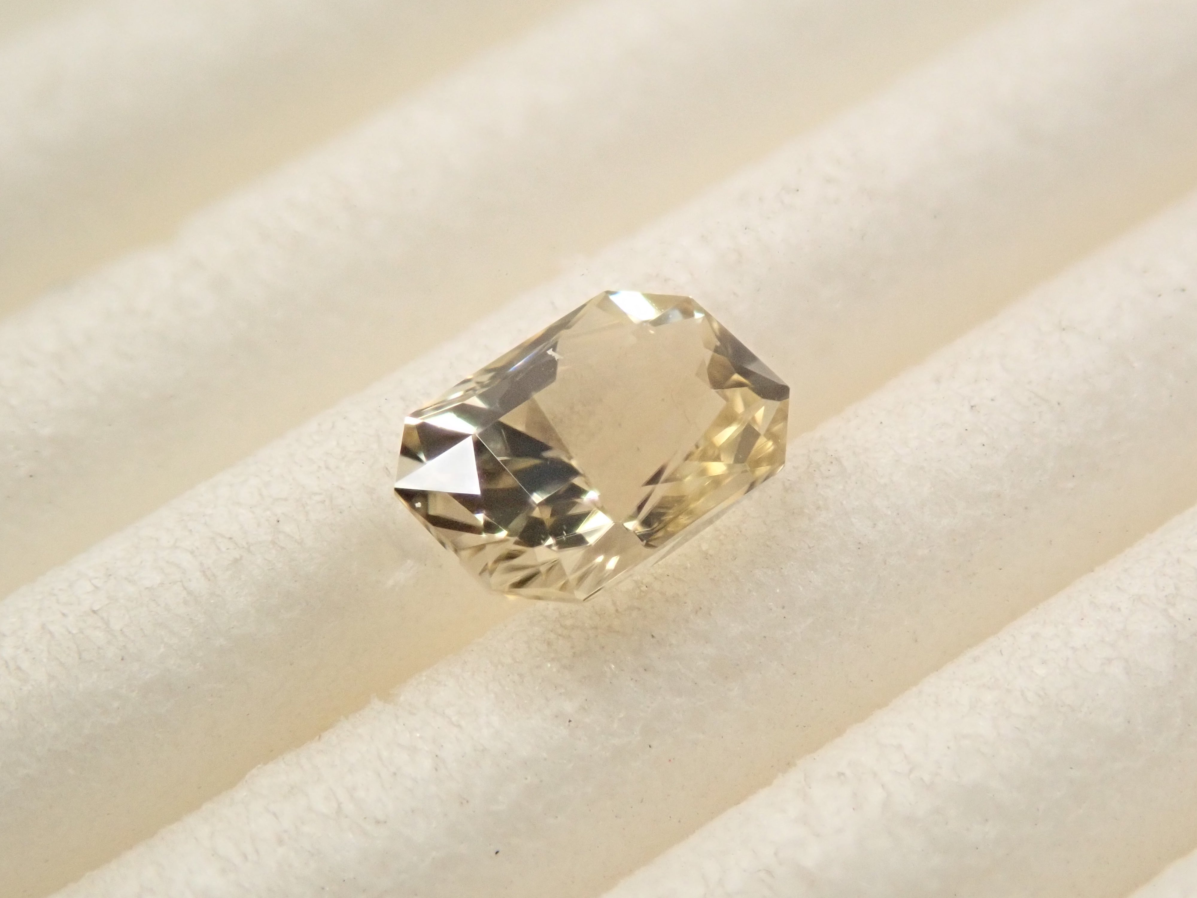 【12/14 22時販売】スリランカ産シンハライト 0.456ctルース