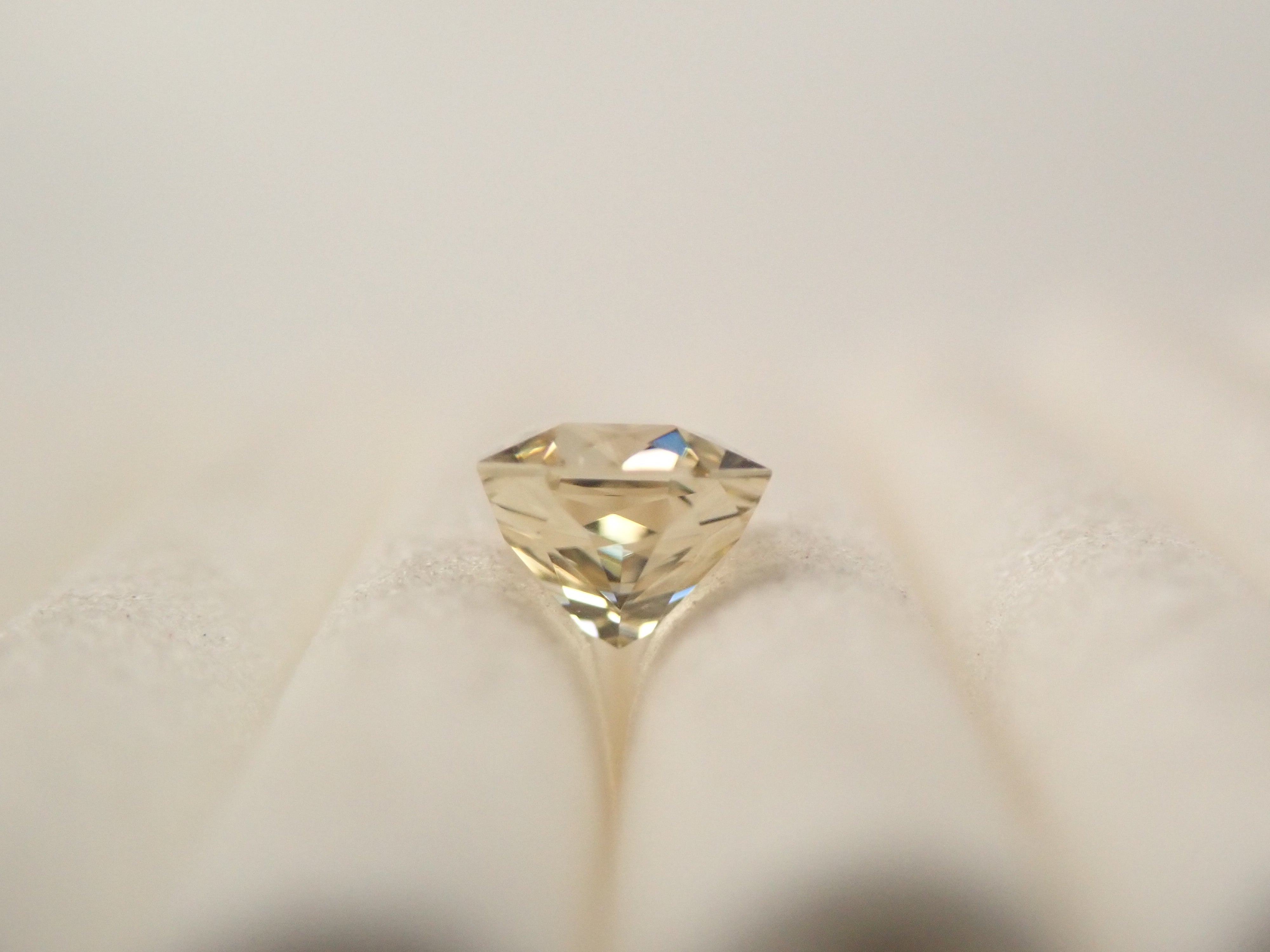 【12/14 22時販売】スリランカ産シンハライト 0.456ctルース