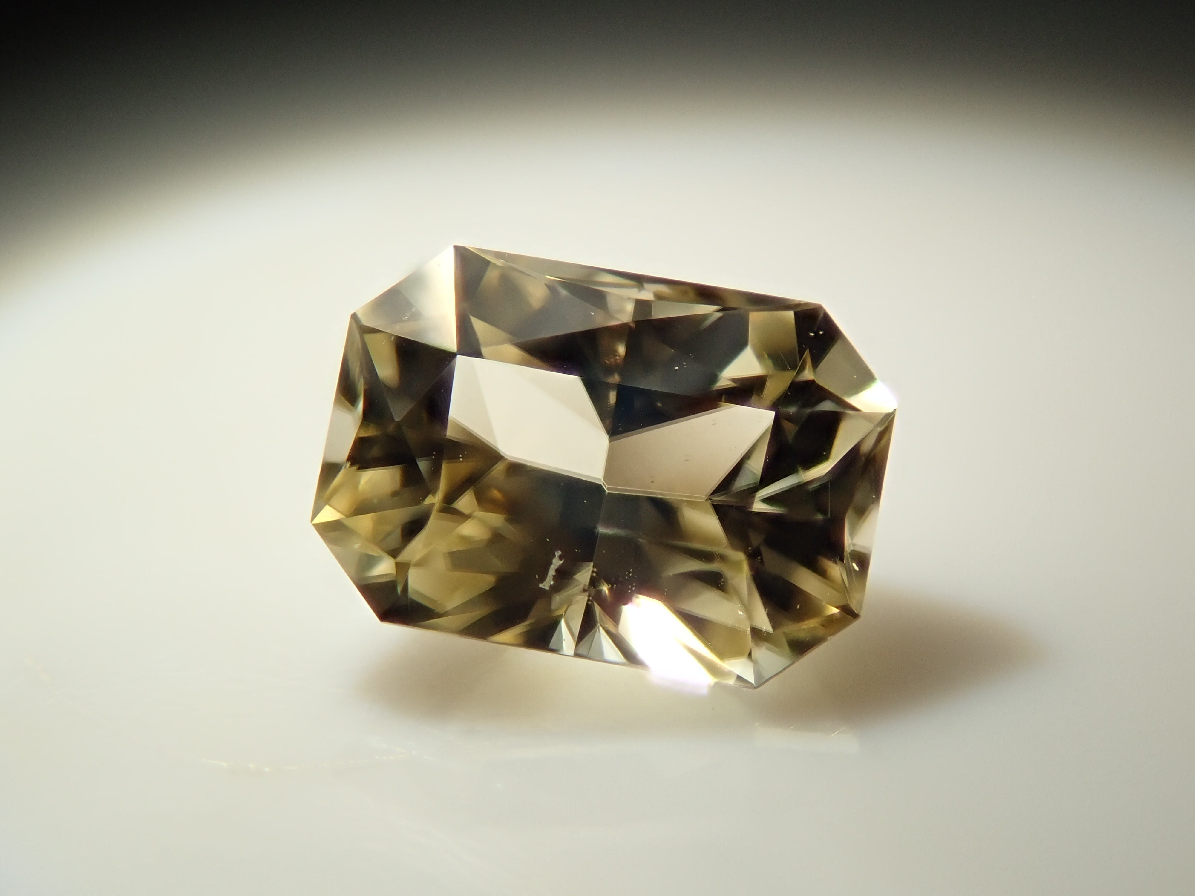 【12/14 22時販売】スリランカ産シンハライト 0.456ctルース