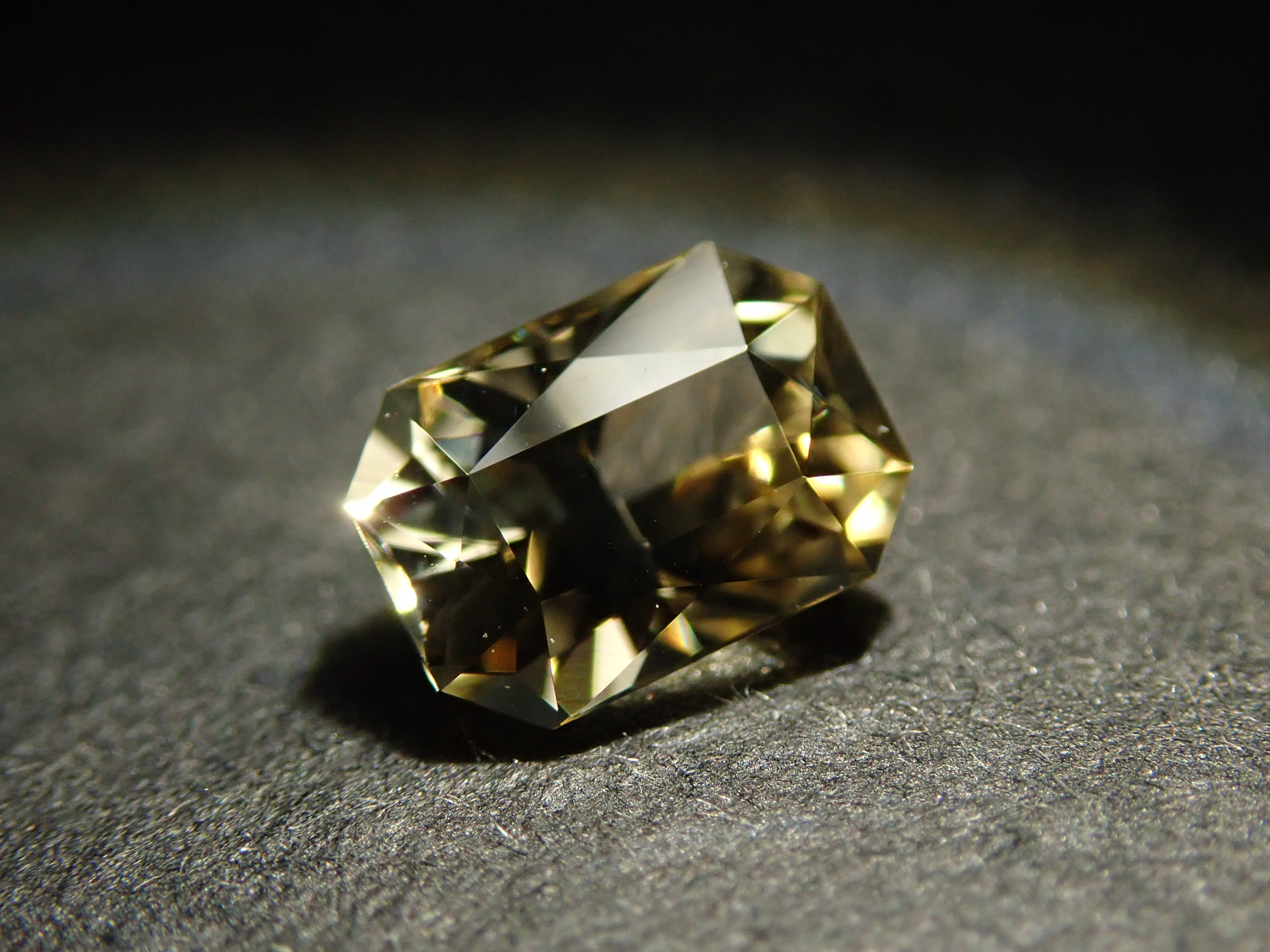 【12/14 22時販売】スリランカ産シンハライト 0.456ctルース