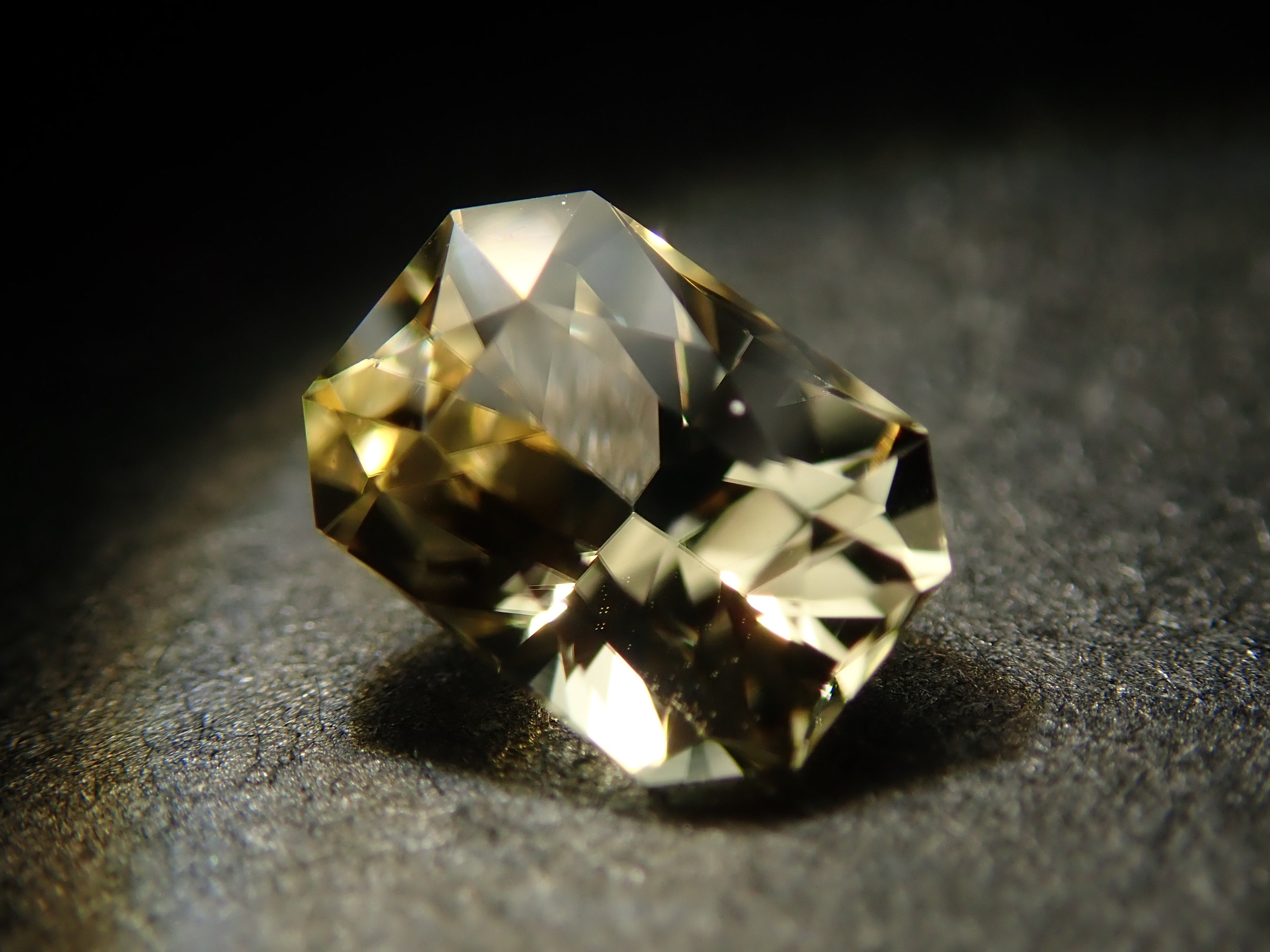 【12/14 22時販売】スリランカ産シンハライト 0.456ctルース