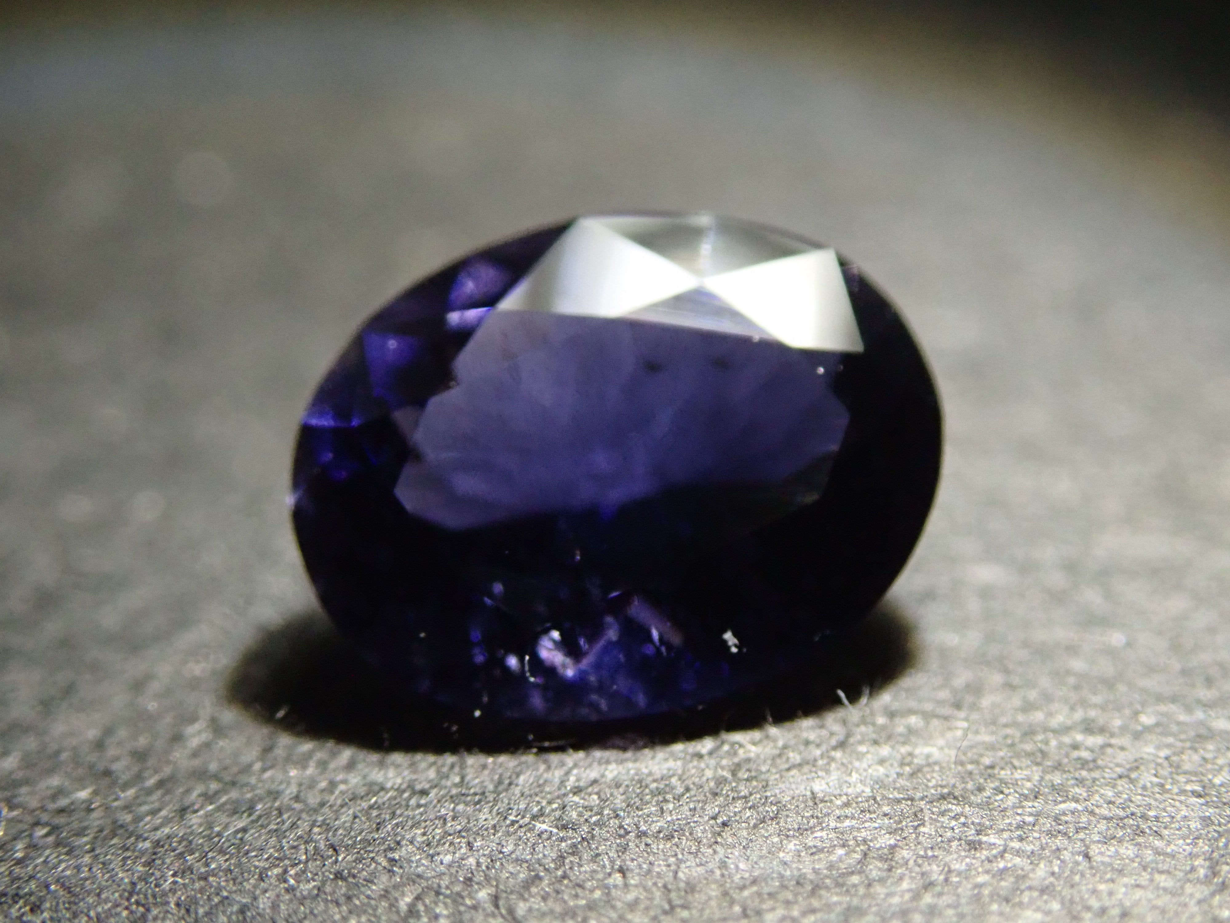 【12/14 22時販売】マダガスカル産アイオライト 0.644ctルース