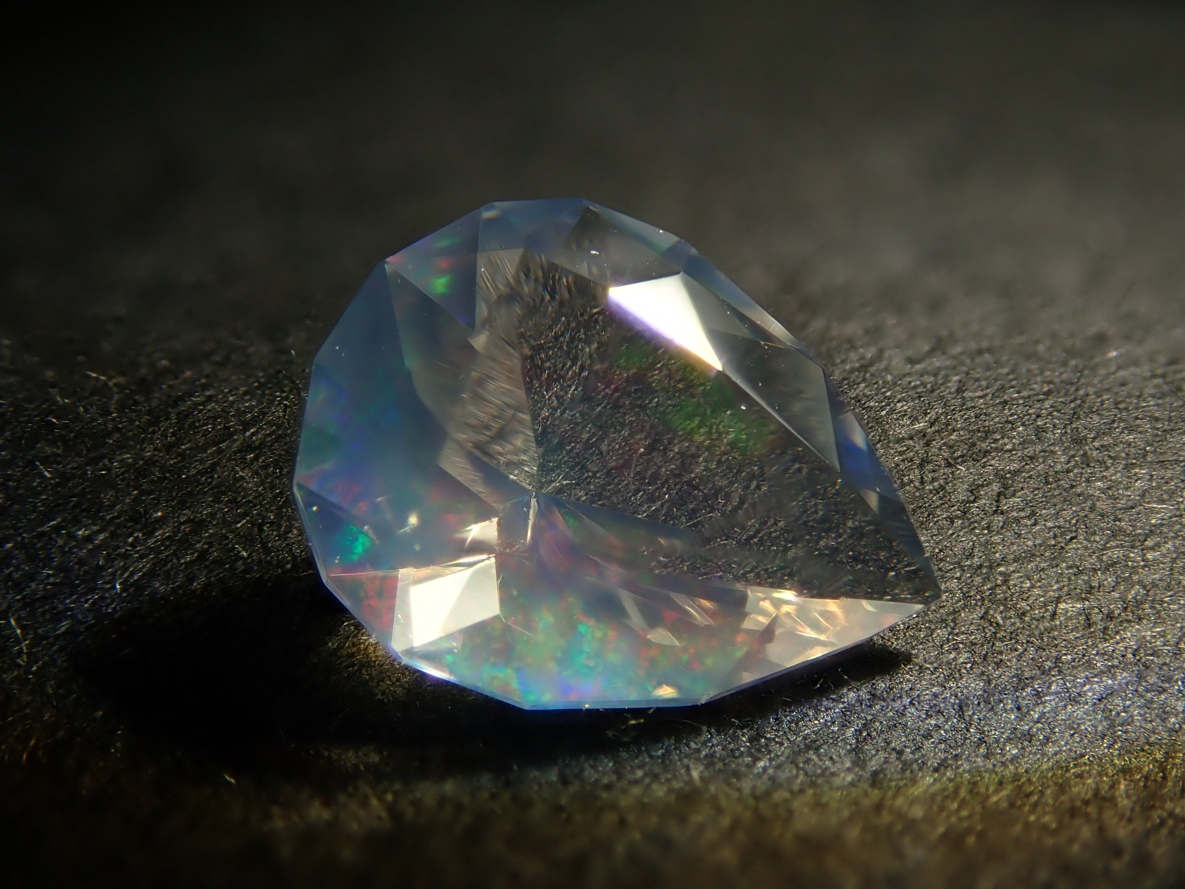 【12/14 22時販売】メキシコ産ウォーターオパール(ファセットカット) 0.402ctルース(コントラルスオパール)