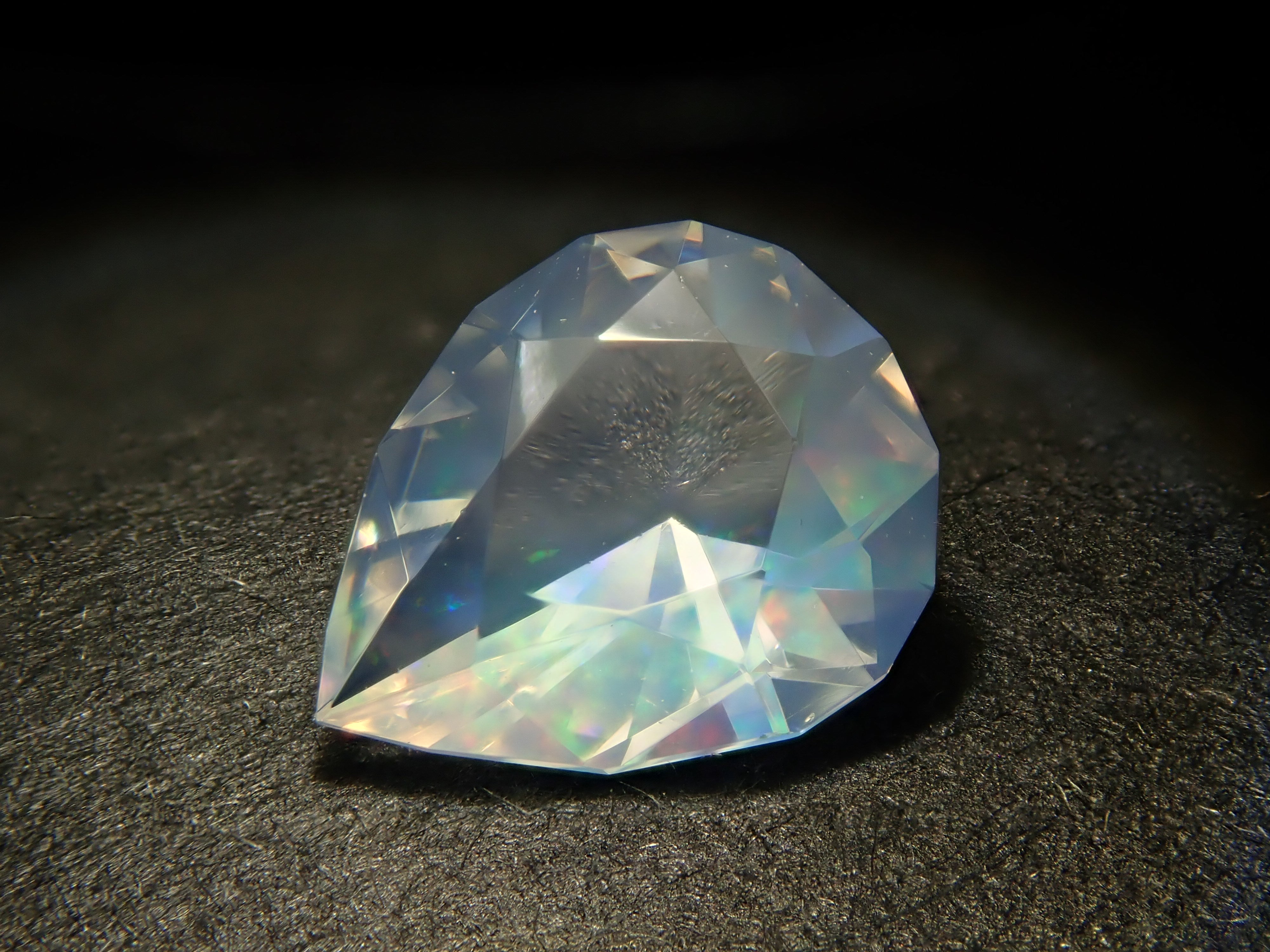 【12/14 22時販売】メキシコ産ウォーターオパール(ファセットカット) 0.402ctルース(コントラルスオパール)