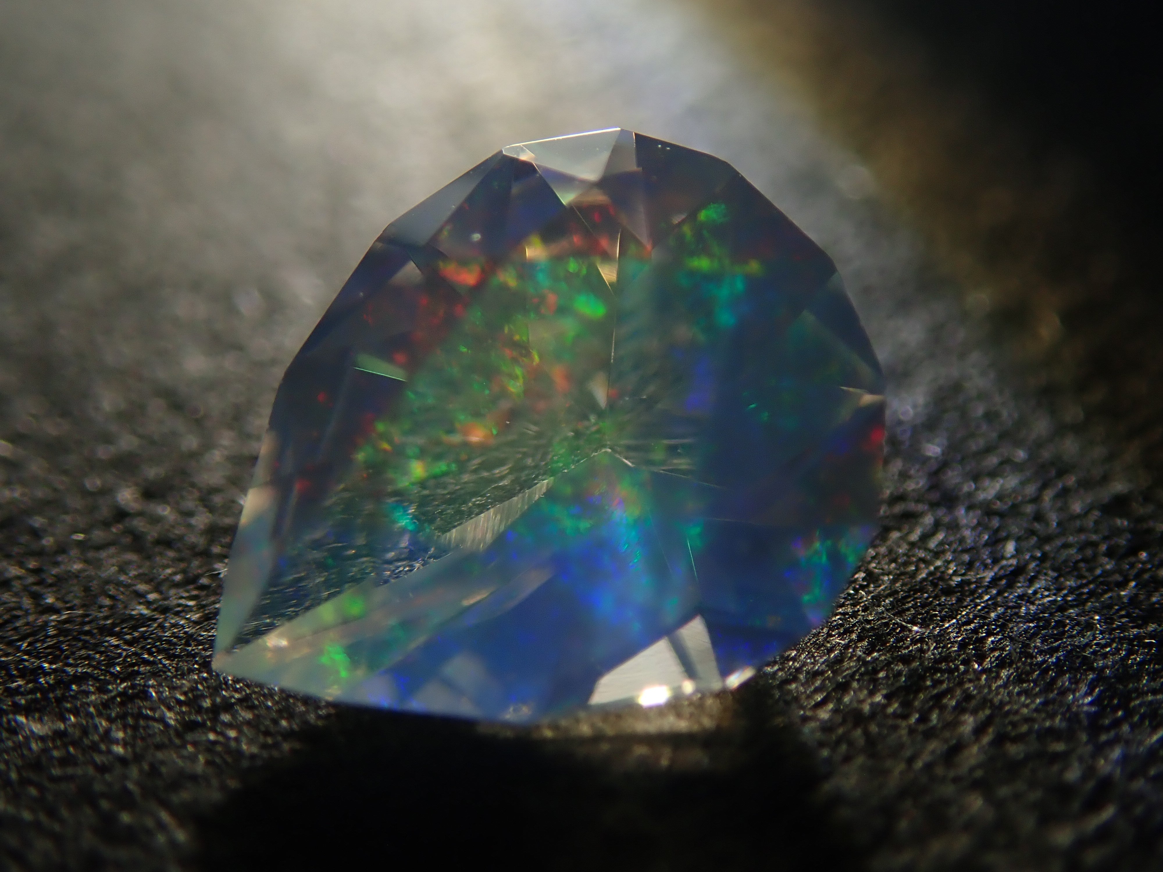 【12/14 22時販売】メキシコ産ウォーターオパール(ファセットカット) 0.402ctルース