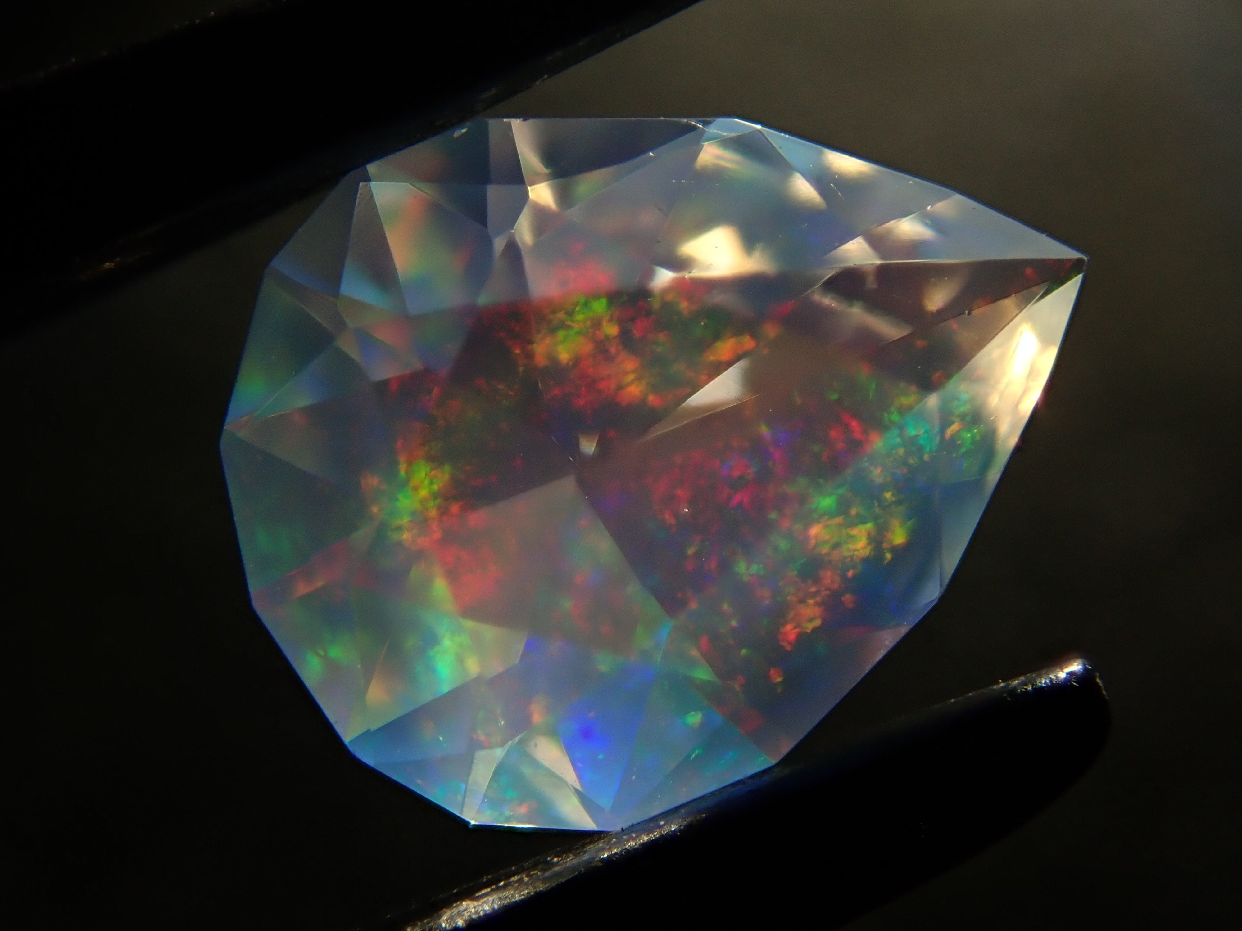 【12/14 22時販売】メキシコ産ウォーターオパール(ファセットカット) 0.402ctルース(コントラルスオパール)