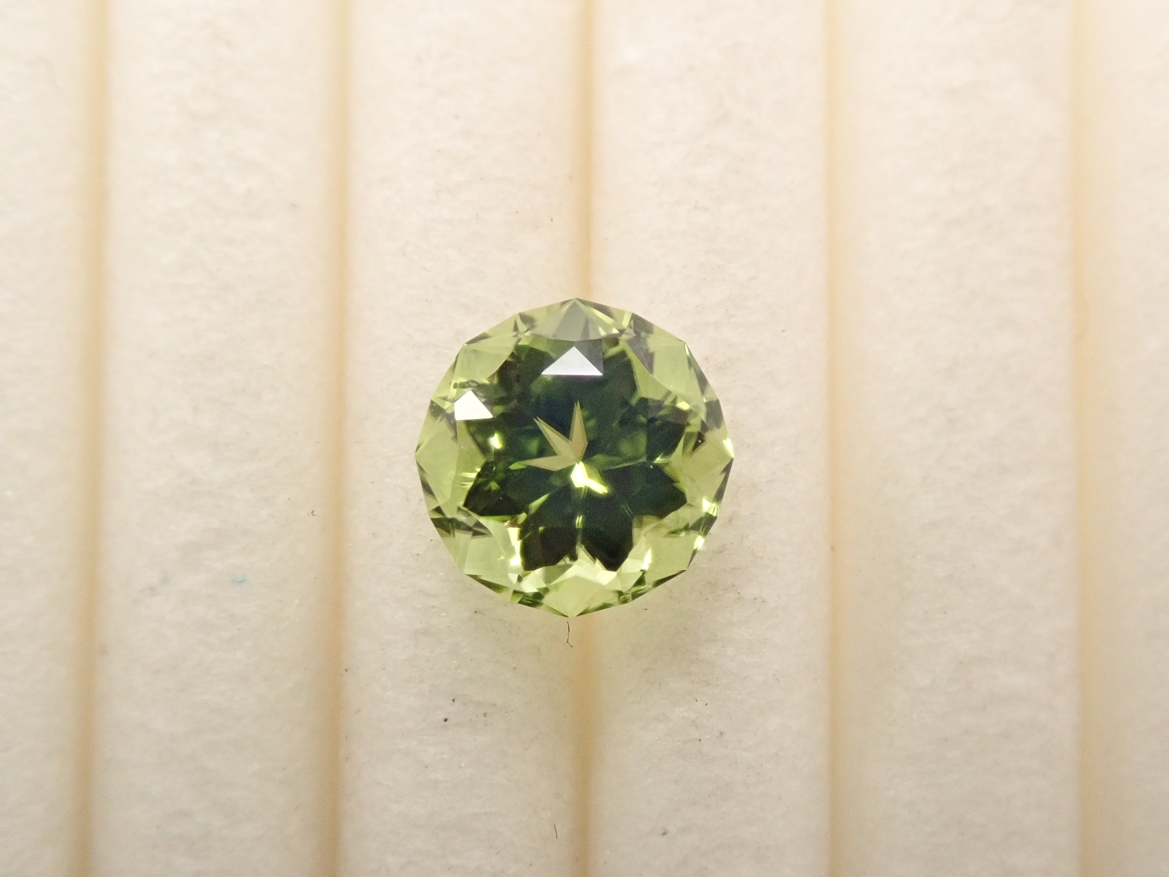 【12/14 22時販売】アメリカ産ペリドット 5.1mm/0.573ctルース